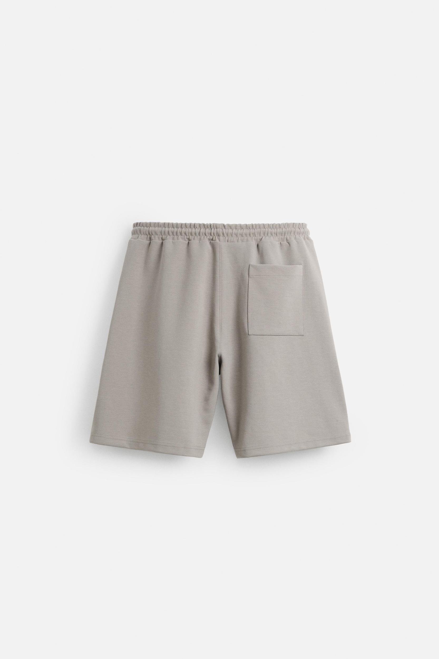 TECHNICAL OVERSIZED FIT JOGGER SHORTS Product Image