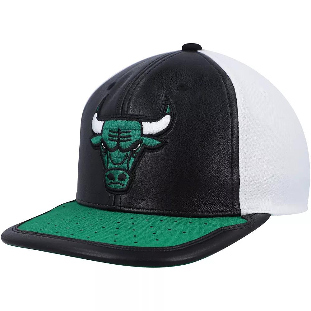 Men's Mitchell & Ness White/Green Chicago Bulls Day One Snapback Hat, Black Product Image