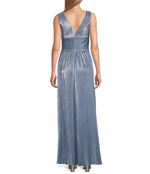 Jessica Howard Sleeveless V-Neck Pleated Metallic Knit Gown Product Image