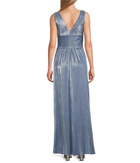 Jessica Howard Sleeveless V-Neck Pleated Metallic Knit Gown Product Image