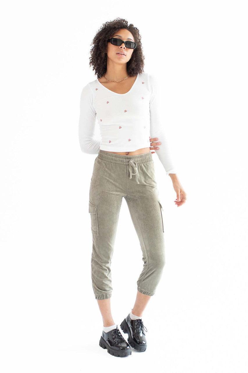 White Floral Embroidered Seamless V-Neck Shirt Product Image