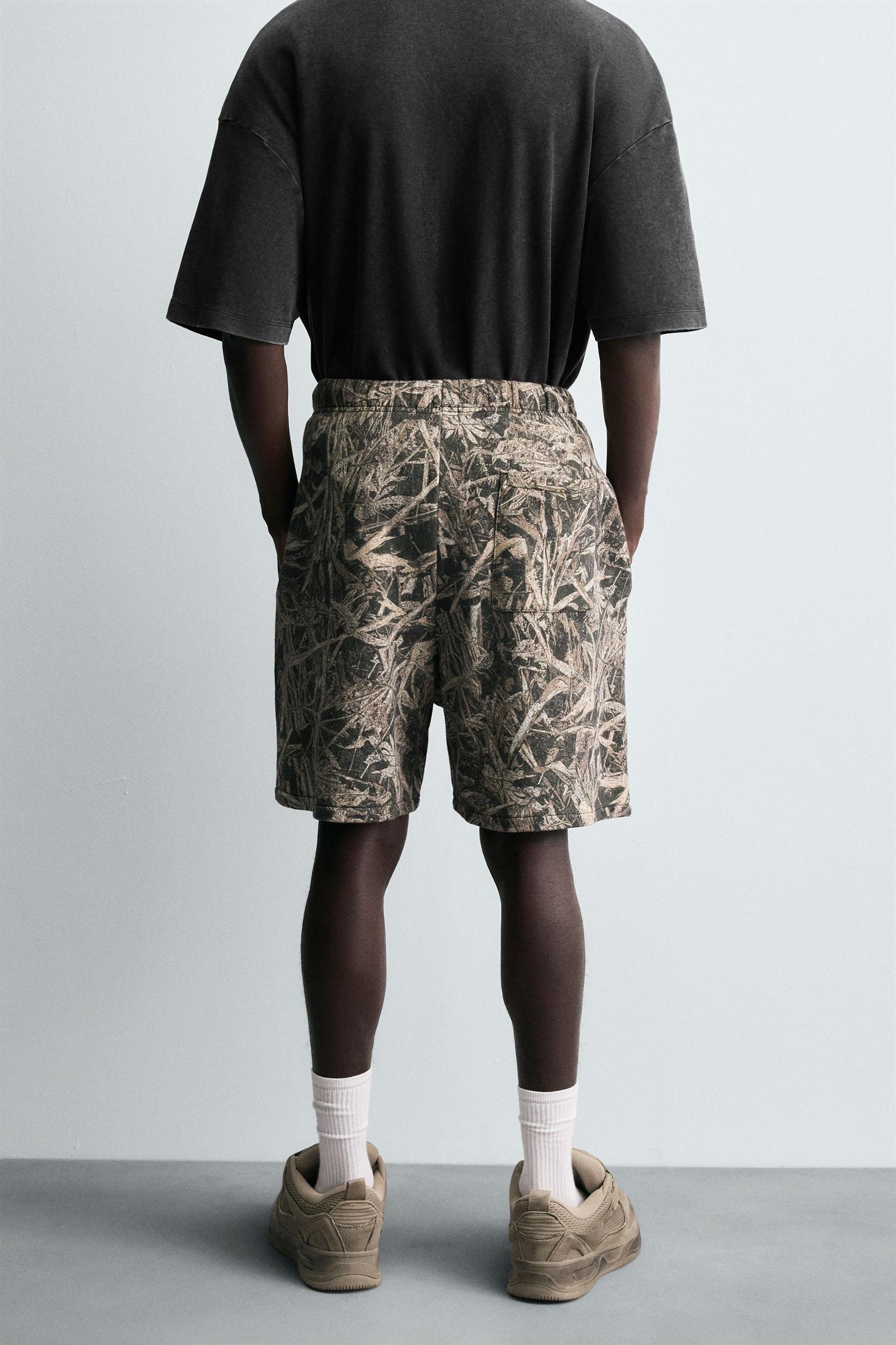 ABSTRACT PRINT SHORTS Product Image