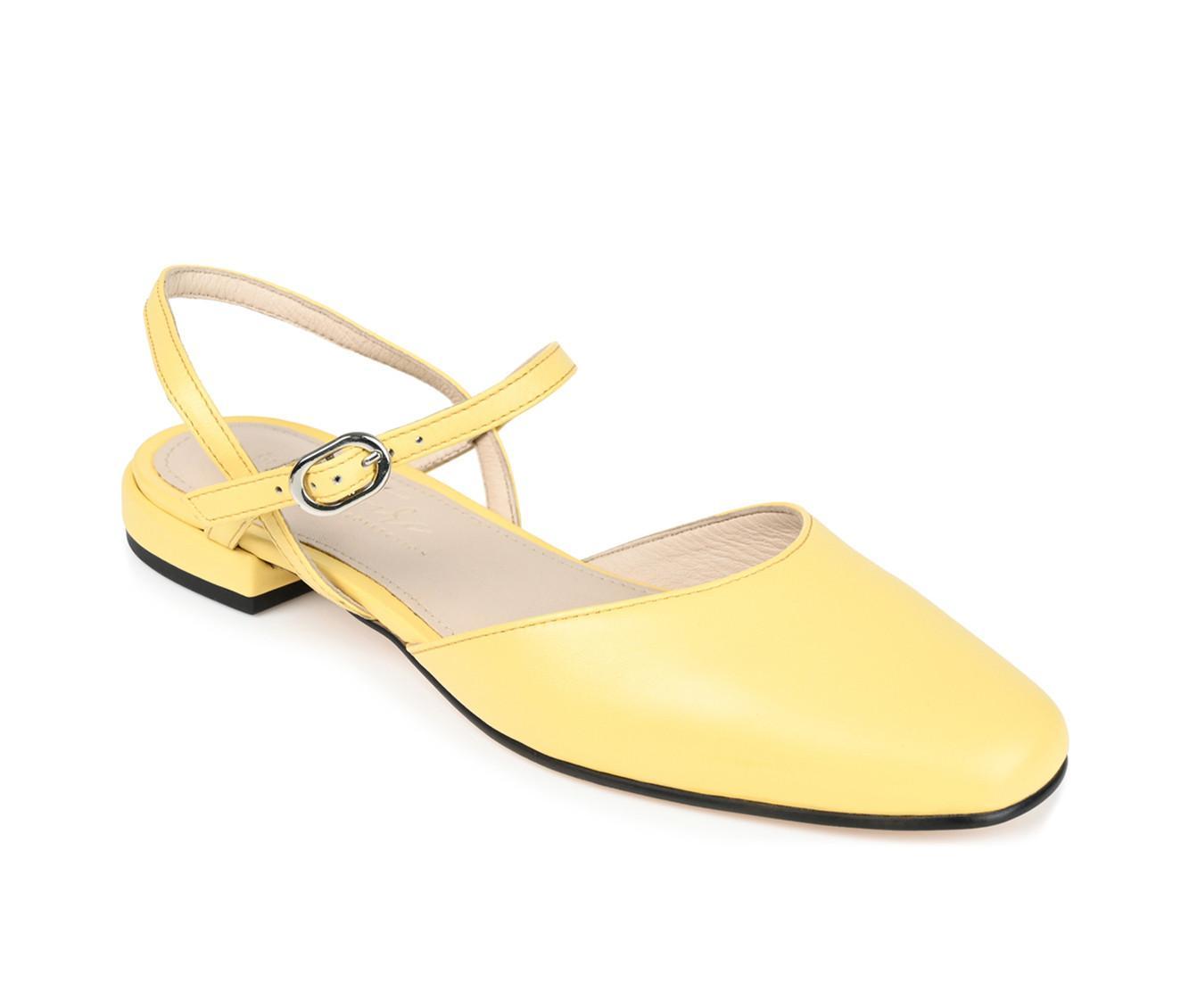 Women's Journee Signature Amannda Flats Product Image