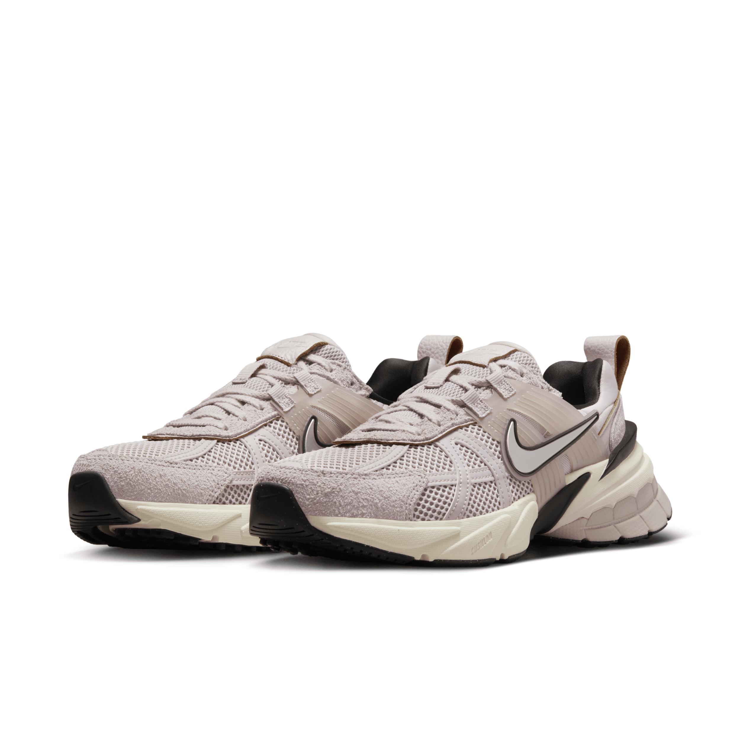 Nike Womens V2K Run Shoes | FN6703-001 Product Image