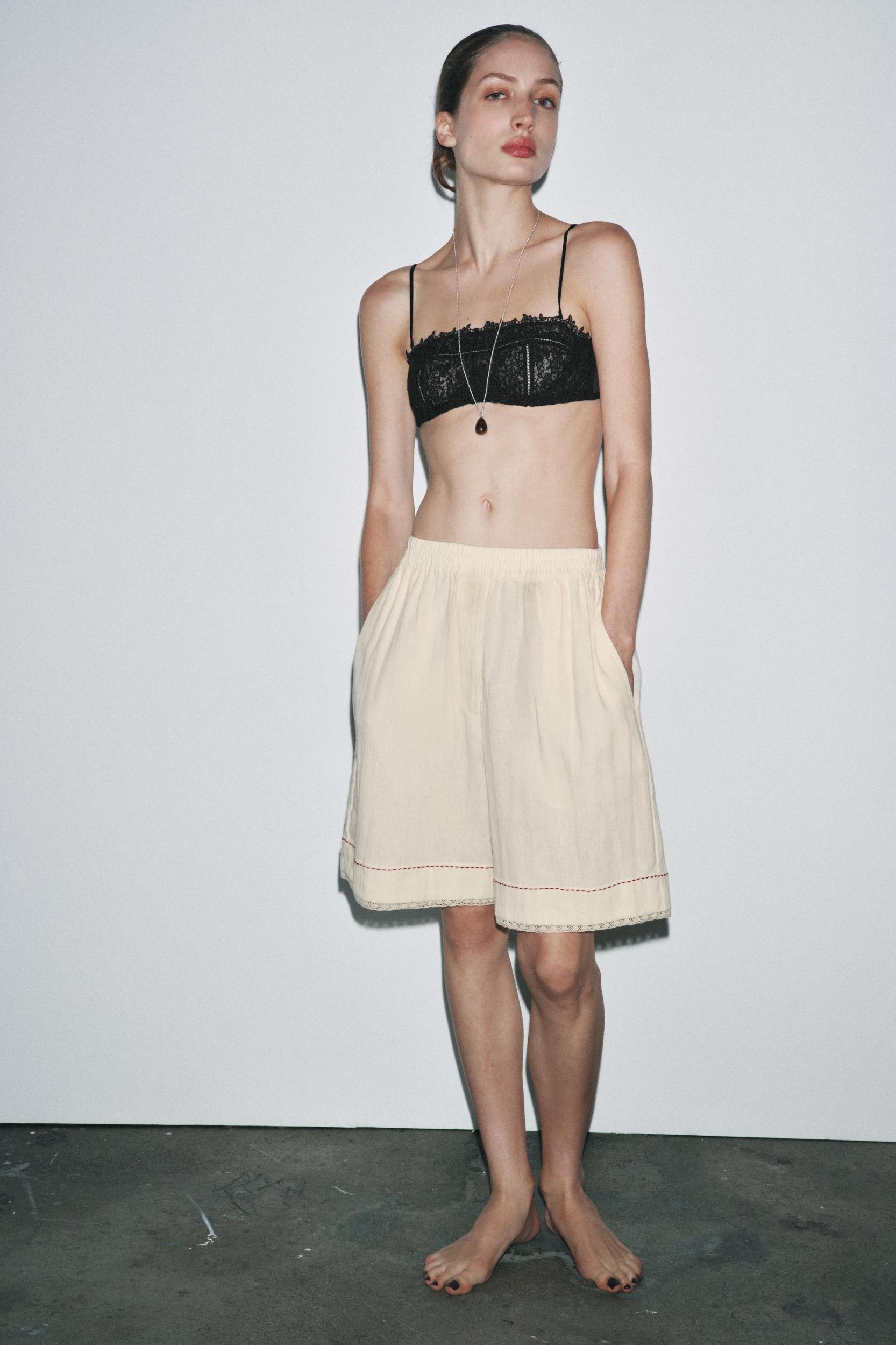 UNDERWIRE MESH LACE BRA Product Image