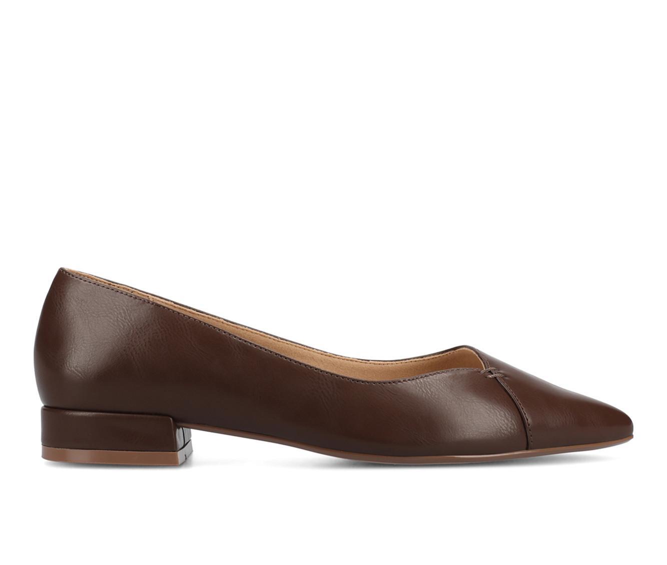 Women's Journee Collection Carmin Flats Product Image