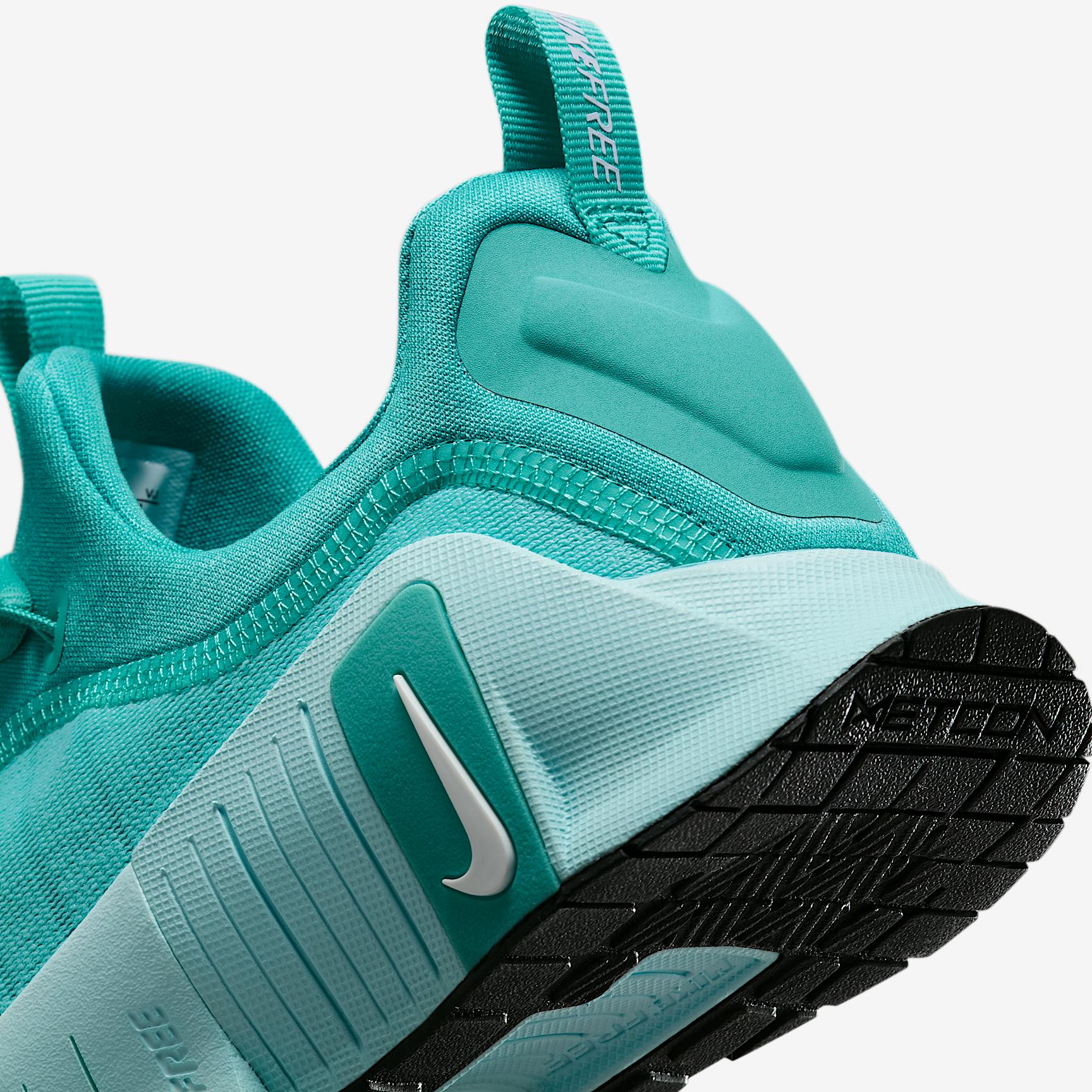 Nike Womens Free Metcon 6 Workout Shoes | FJ7126-011 Product Image