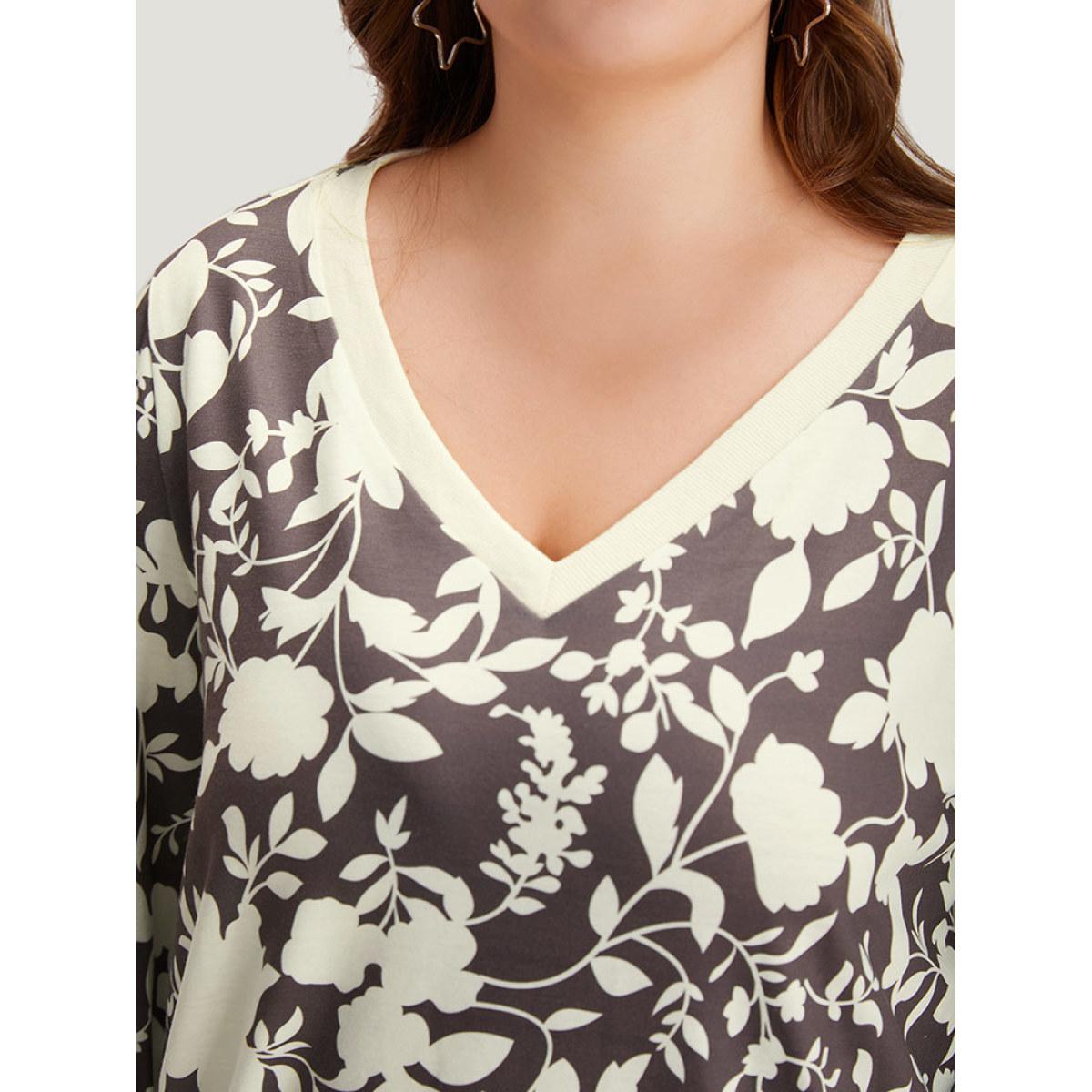 Plus Size Silhouette Floral Print Contrast Trim V Neck Sweatshirt Women DarkBrown Casual Elastic cuffs V-neck Dailywear Sweatshirts BloomChic 26/4X Product Image
