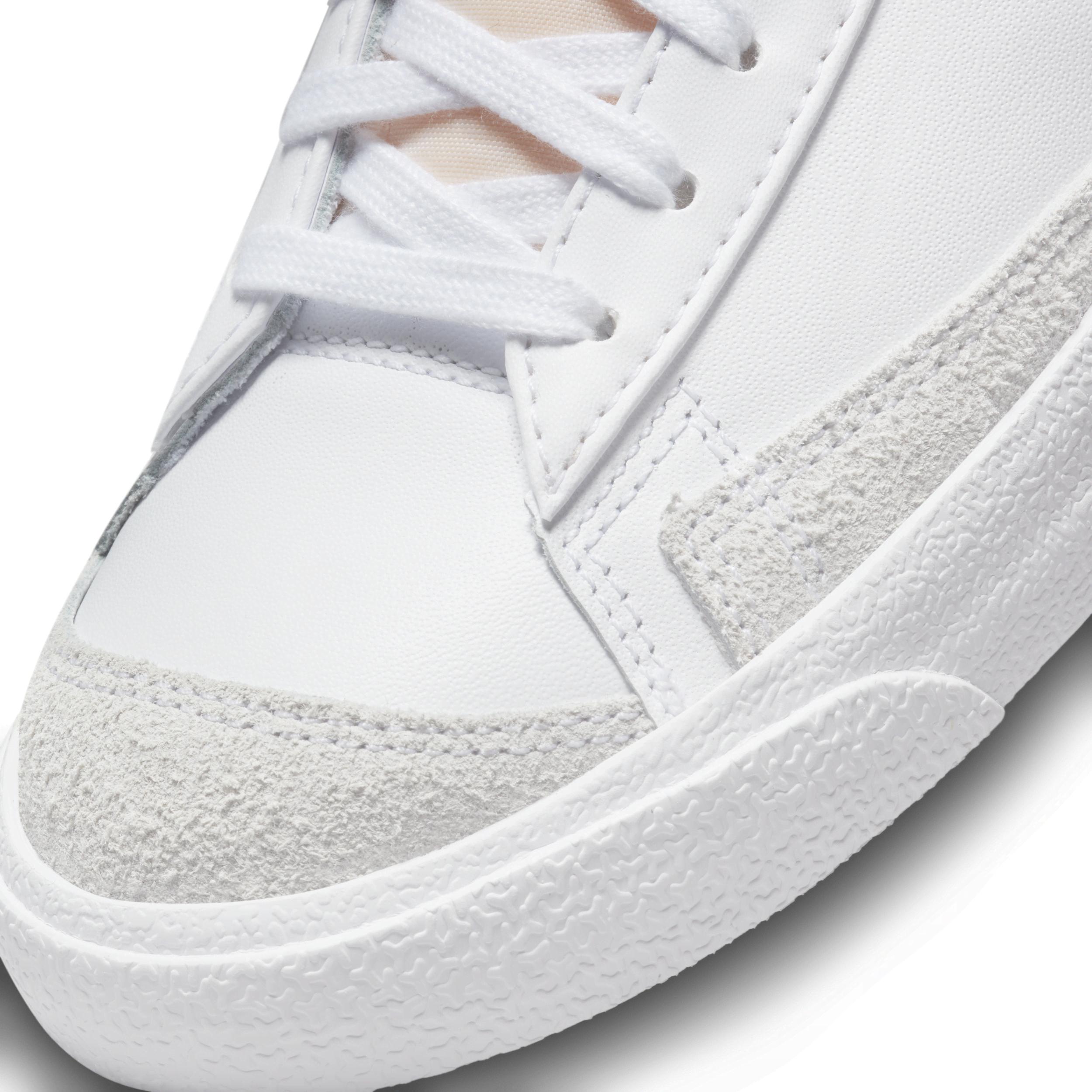 Nike Womens Blazer Mid 77 Shoes | CZ1055-118 Product Image