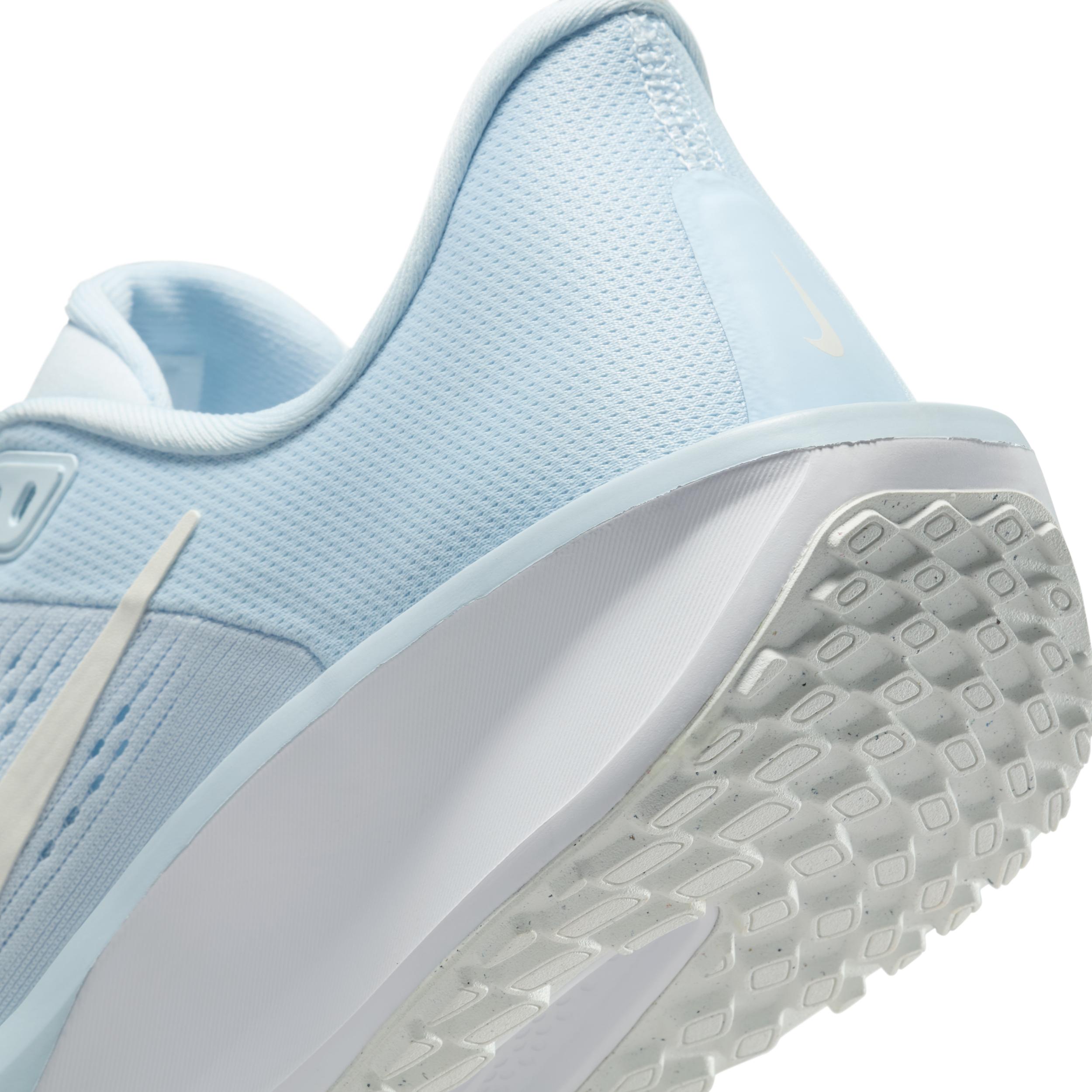 Nike Womens Quest 6 Running Shoe Product Image