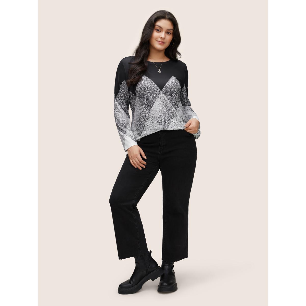 Plus Size Geometric Ombre Contrast Round Neck T-shirt Black Women Casual Non Ombre Round Neck Everyday T-shirts BloomChic 26/4X Product Image