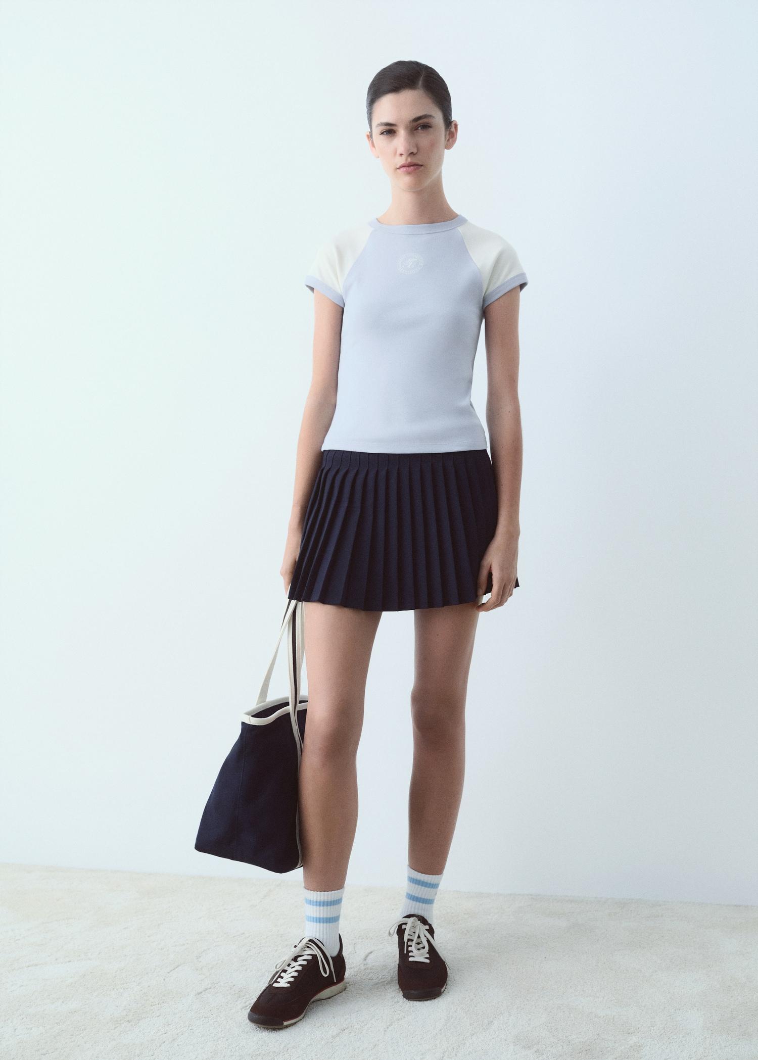 Cotton t-shirt with contrasting sleeves - Women | MANGO USA Product Image