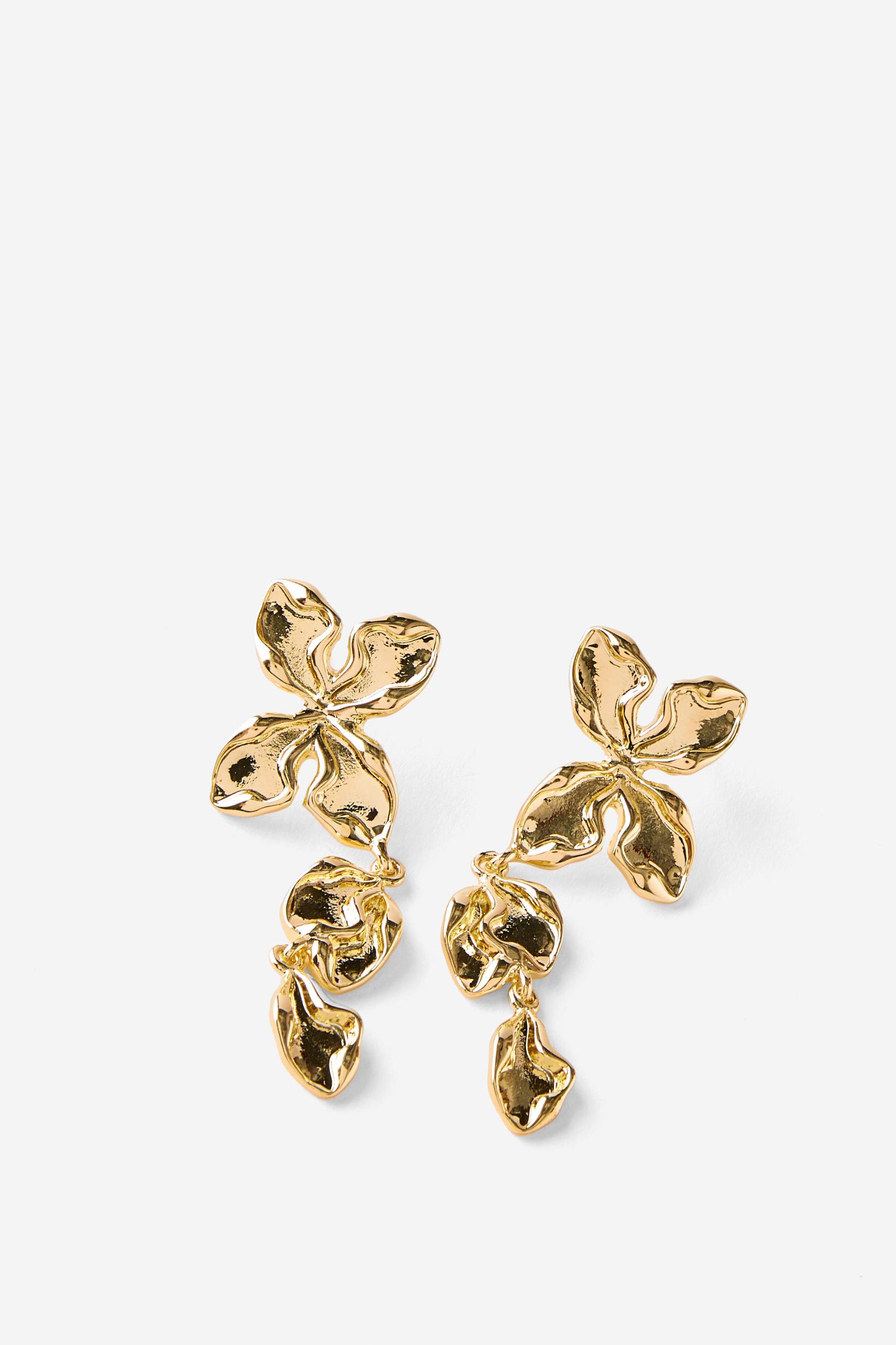 Mid Charm Earring Product Image