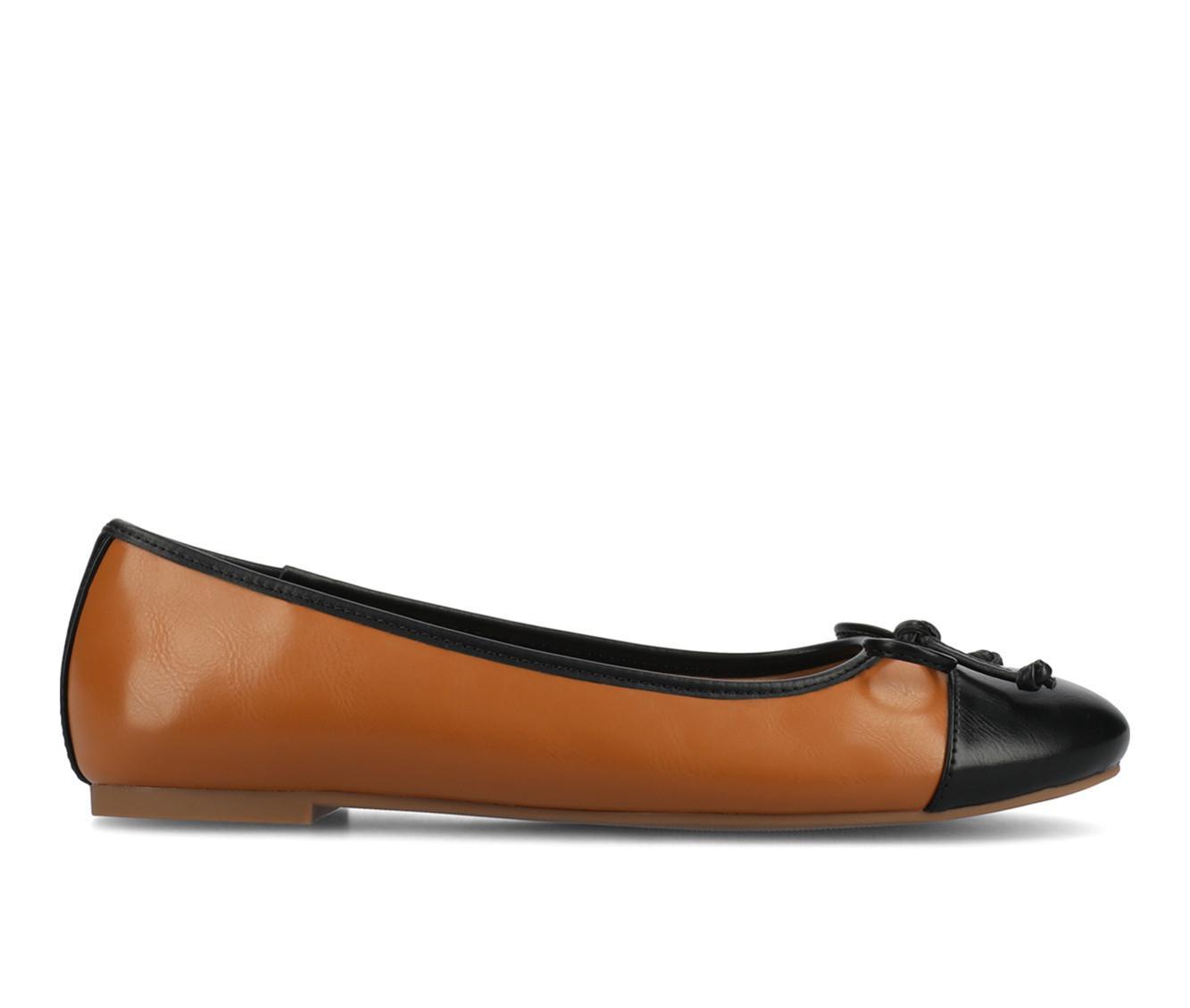 Women's Journee Collection Kaiah Flats Product Image