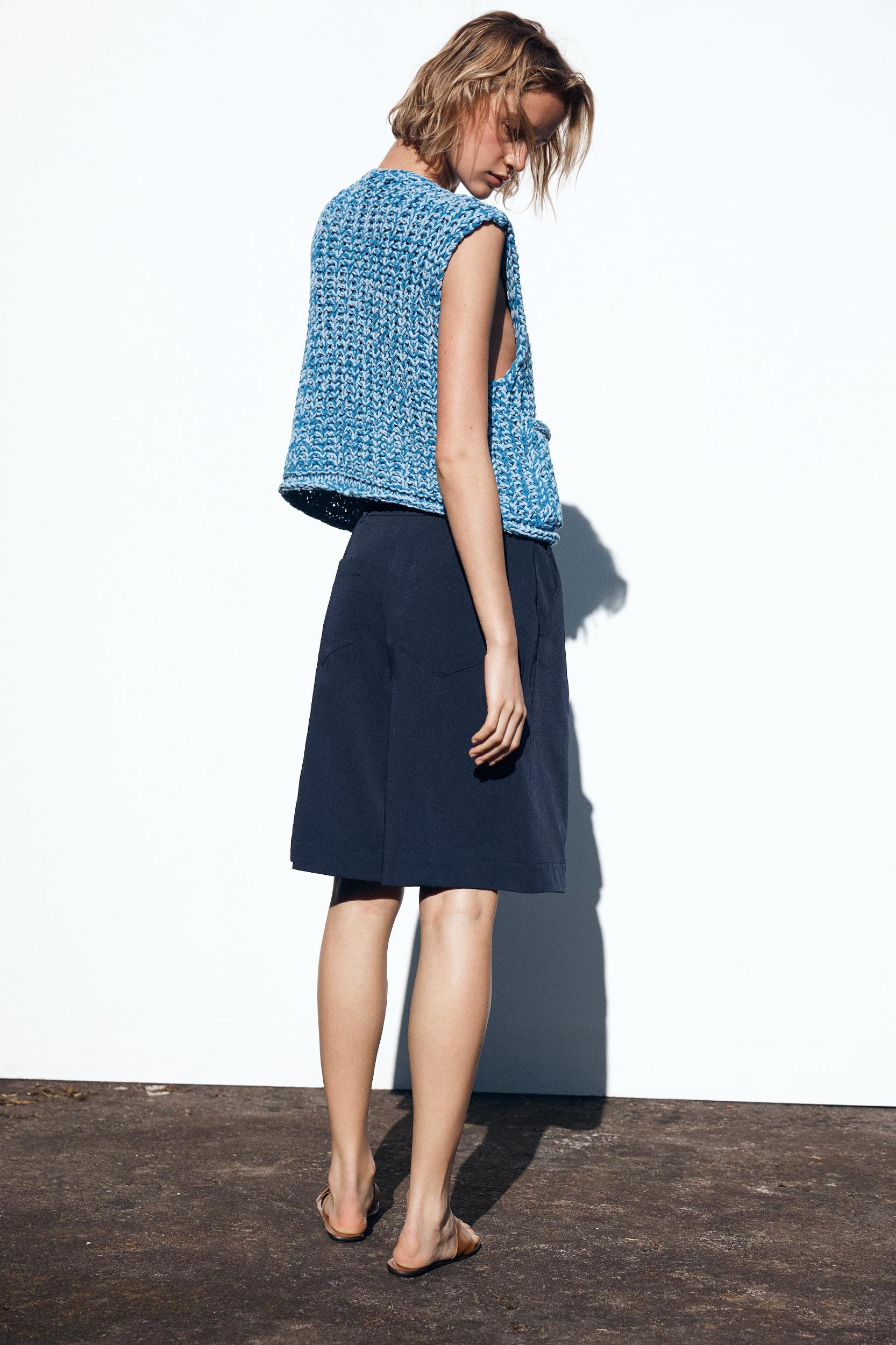 CHUNKY KNIT VEST Product Image