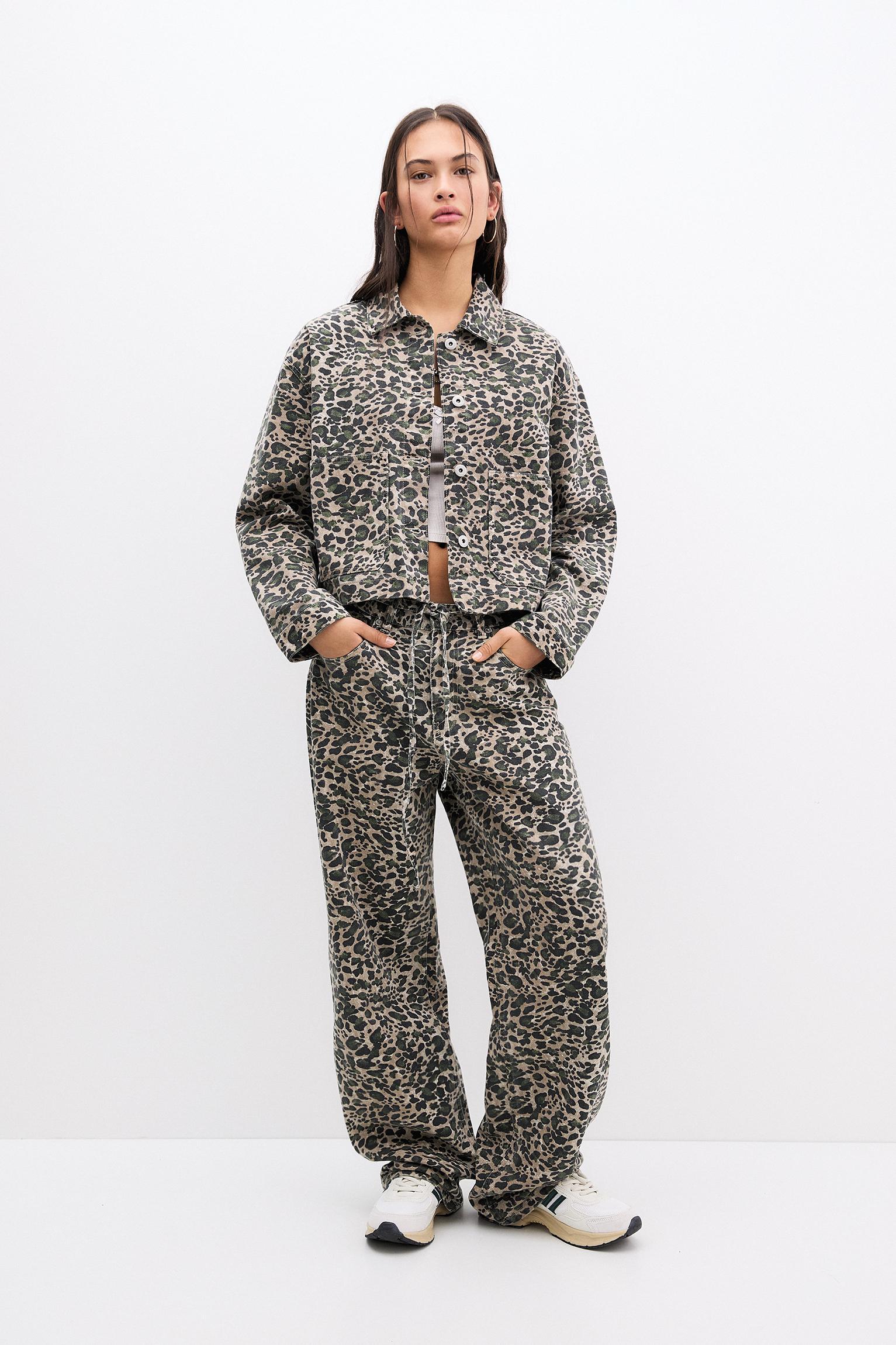 Cropped leopard print jacket Product Image