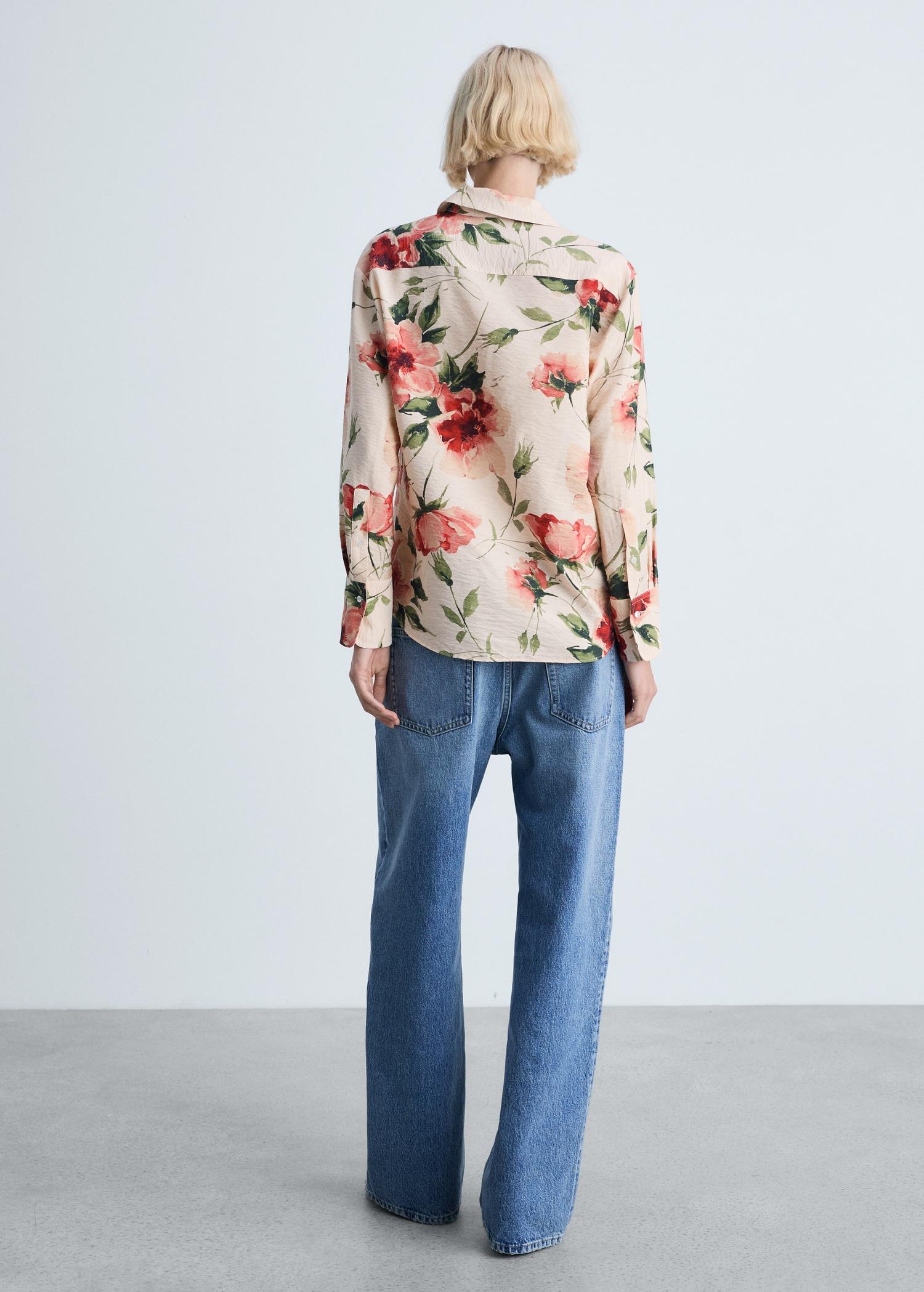 Flowy floral print shirt - Women | MANGO USA Product Image