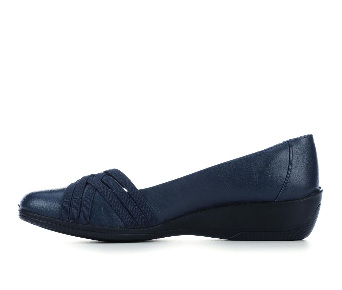 Women's LifeStride Incredible 2 Low Wedge Pumps Product Image