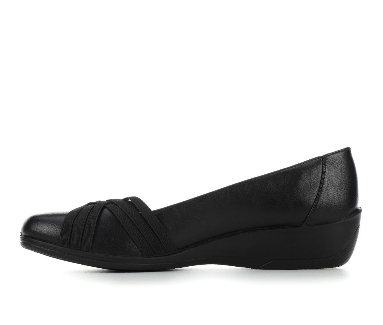 Women's LifeStride Incredible 2 Low Wedge Pumps Product Image