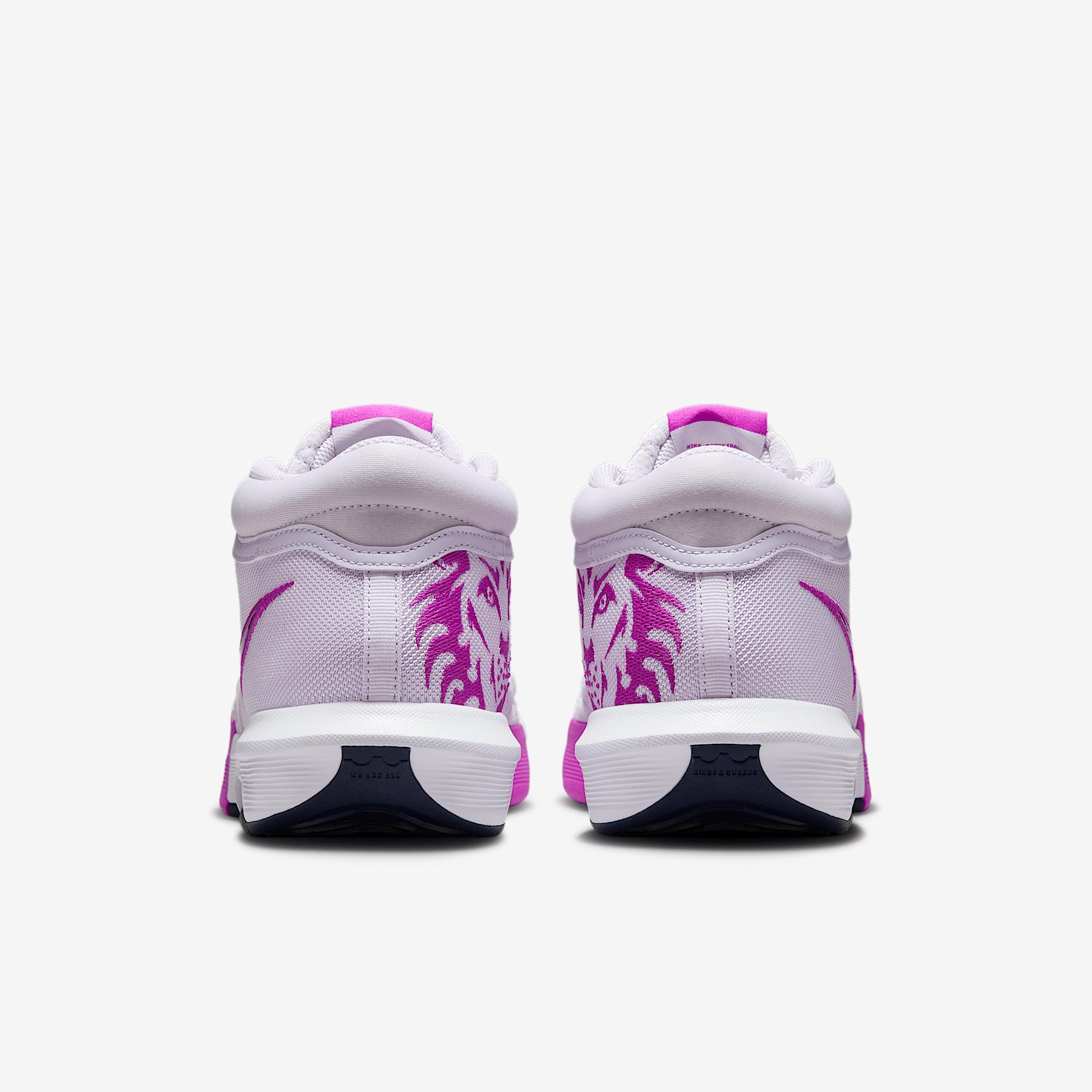 Nike Men's LeBron Witness VIII Basketball Shoes Product Image