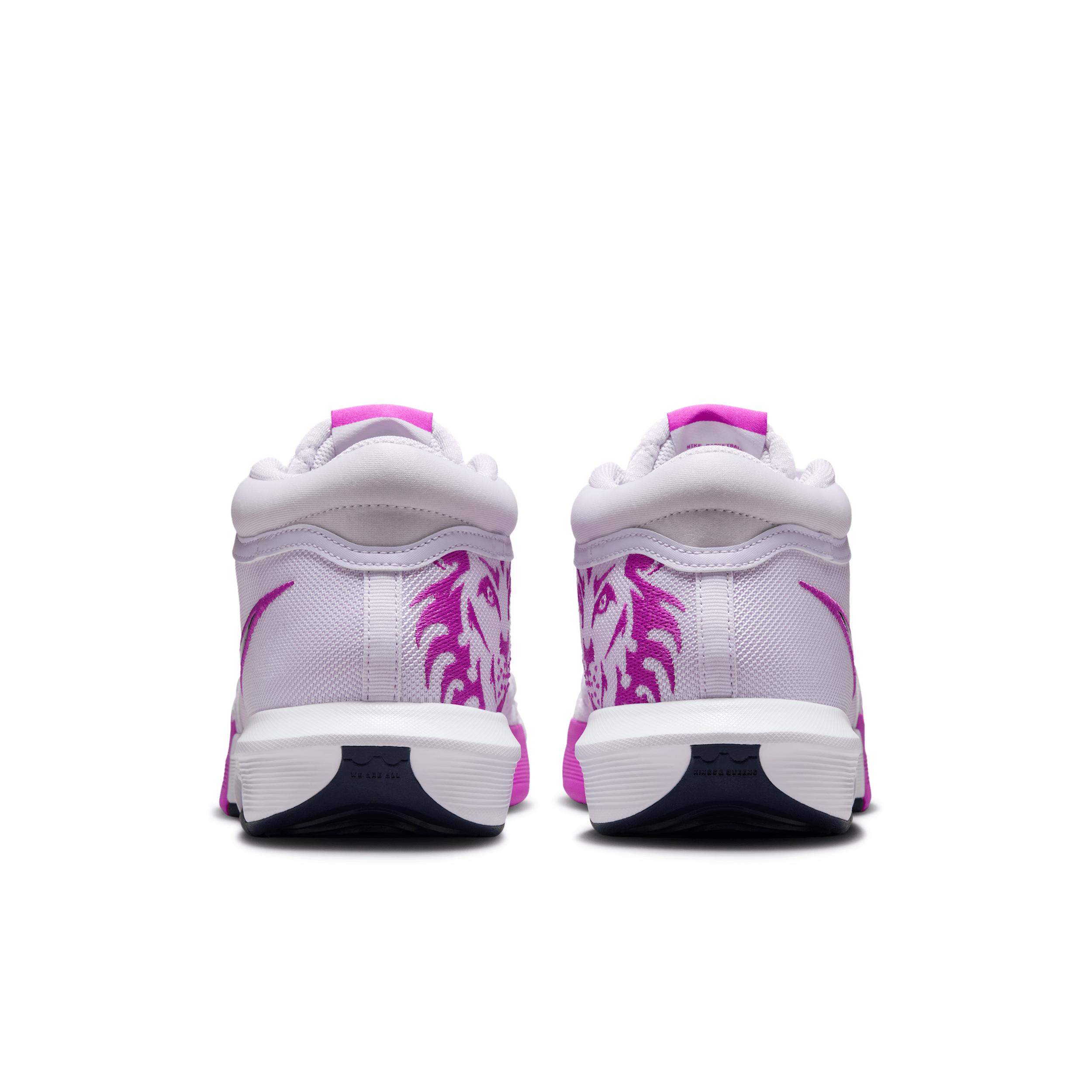 Nike Men's LeBron Witness VIII Basketball Shoes Product Image