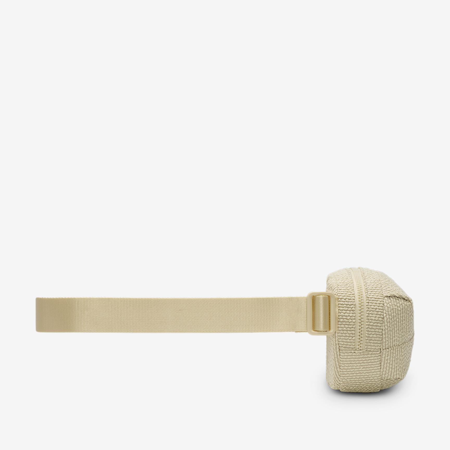 Nike Aura Crossbody Bag (2L) Product Image