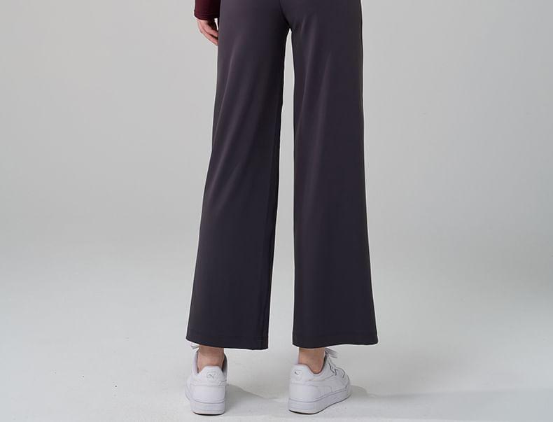 Long-Sleeve Crewneck Plain Crop Sports Top Product Image