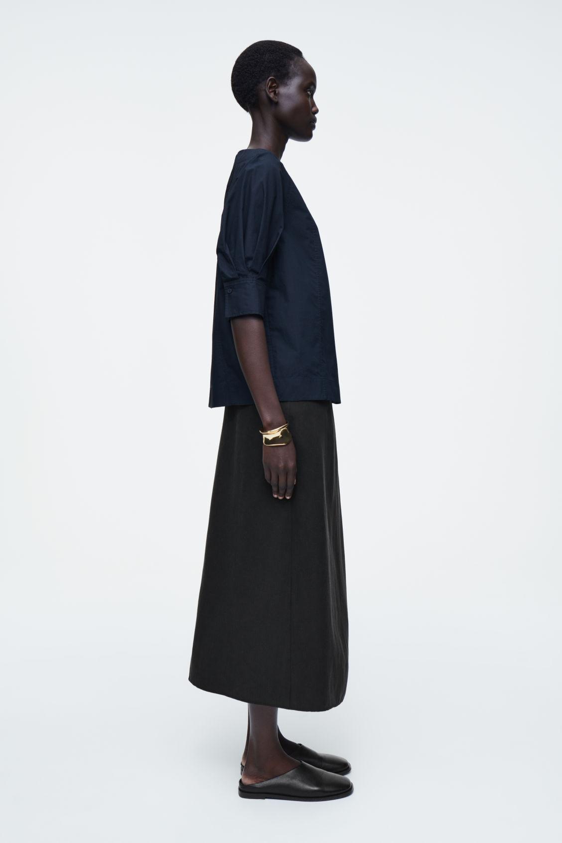 VOLUMINOUS BOAT-NECK COTTON BLOUSE Product Image