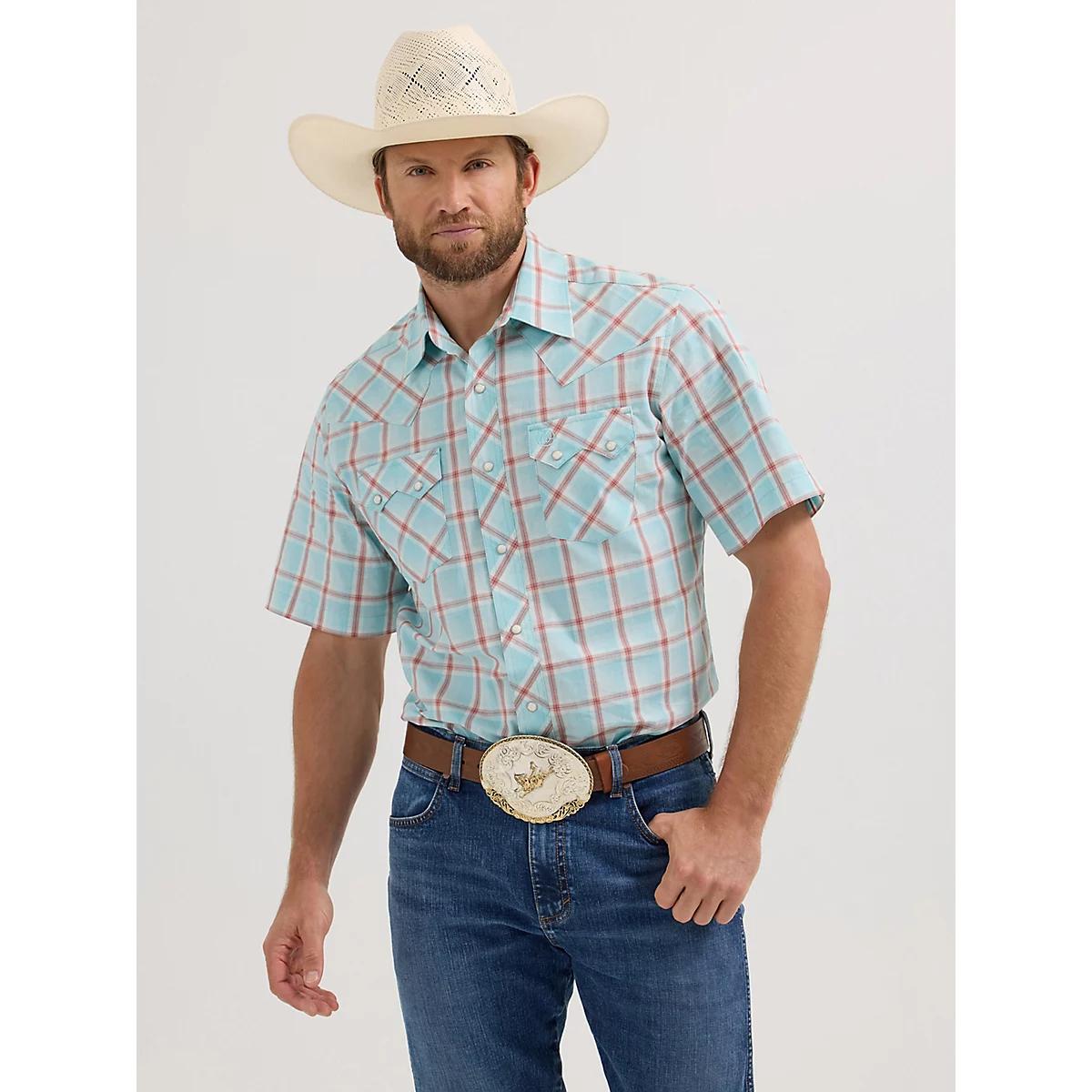 Men's Wrangler Retro® Short Sleeve Sawtooth Pocket Western Snap Shirt in Icy Sea Product Image