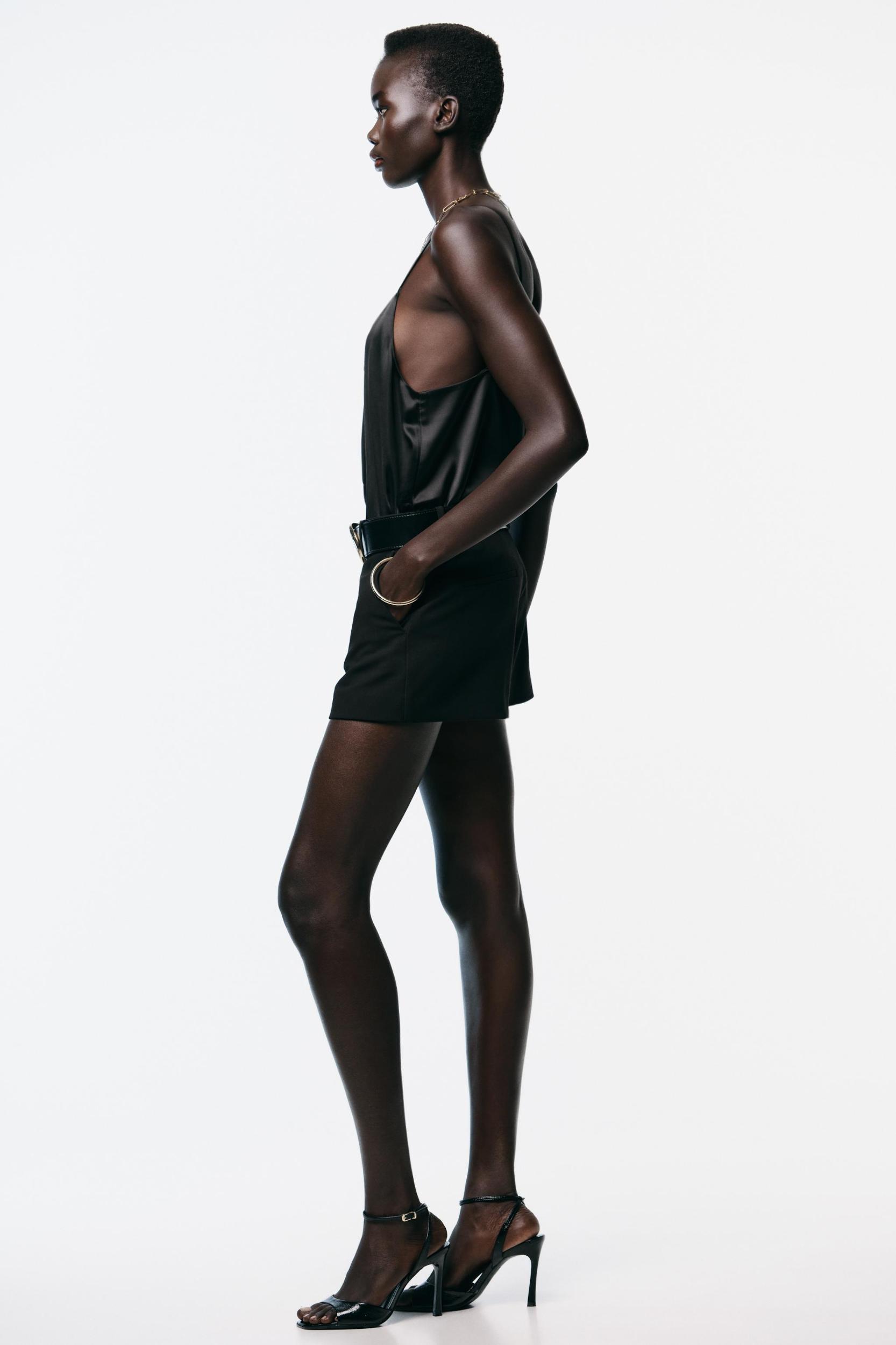 LOW-RISE BELTED SKORT Product Image