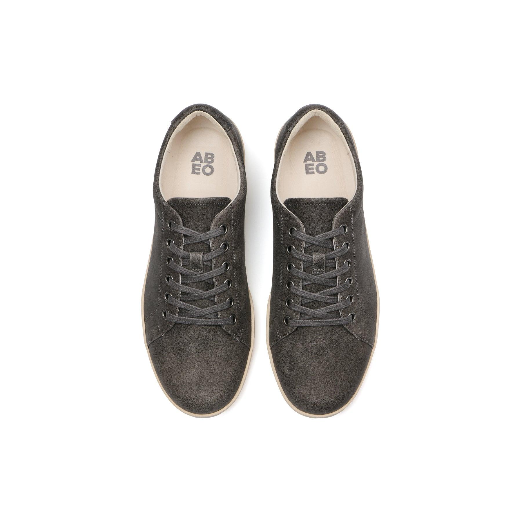 Encore Sneaker Female Product Image