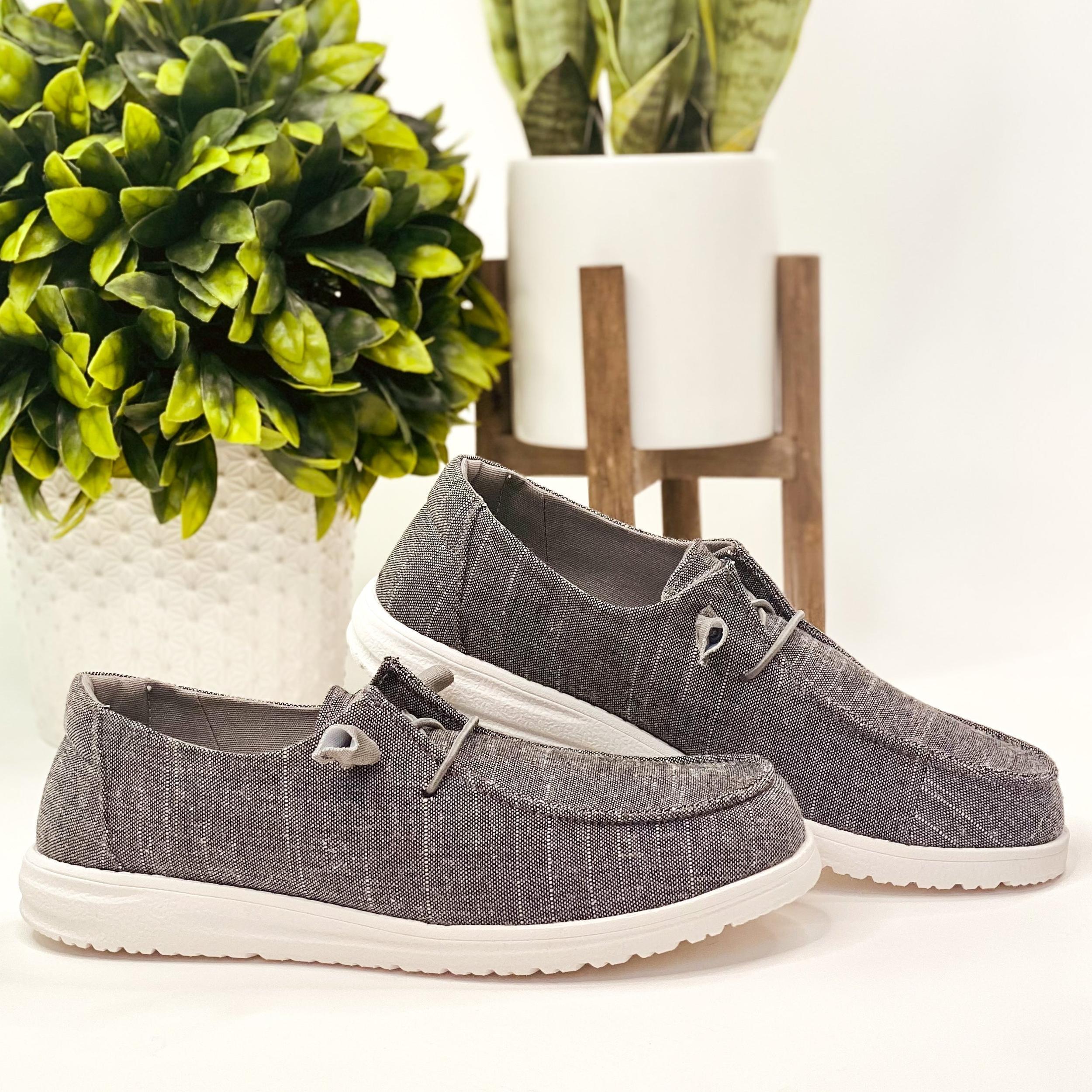 Maco Sneaker in Charcoal Product Image