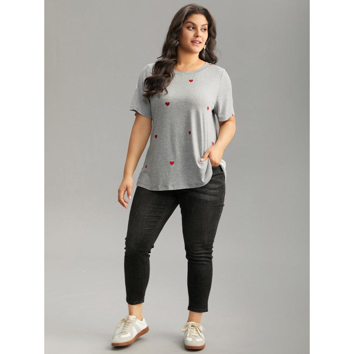 Plus Size Heart Print Crew Neck T-shirt Gray Women Casual Printed Heart Print Round Neck Dailywear T-shirts BloomChic 26/4X Product Image