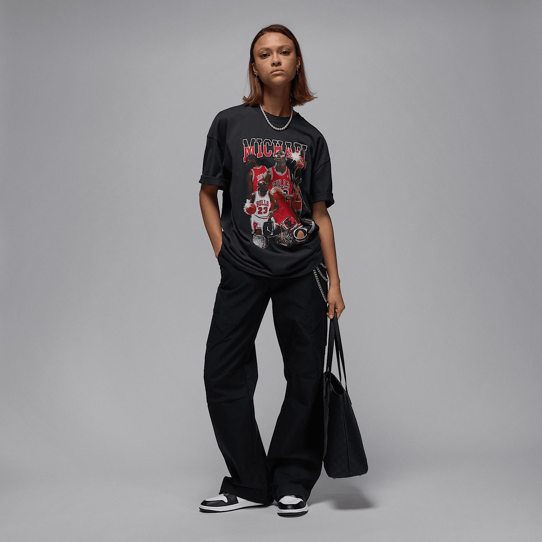 Womens Jordan Oversized Short-Sleeve Graphic T-Shirt | HJ0190-045 Product Image
