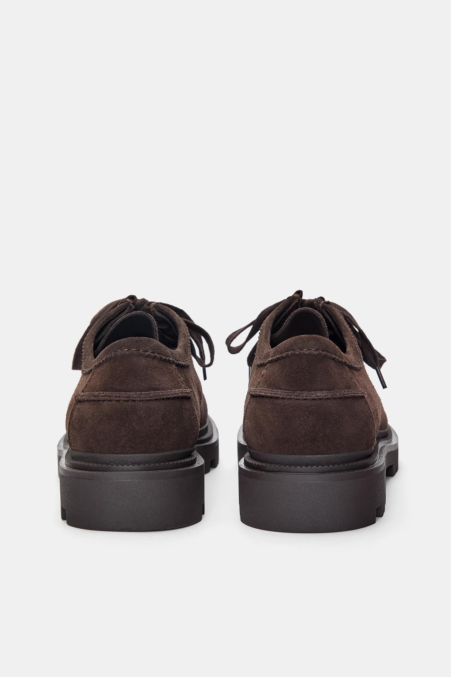 Leather deck shoes Product Image