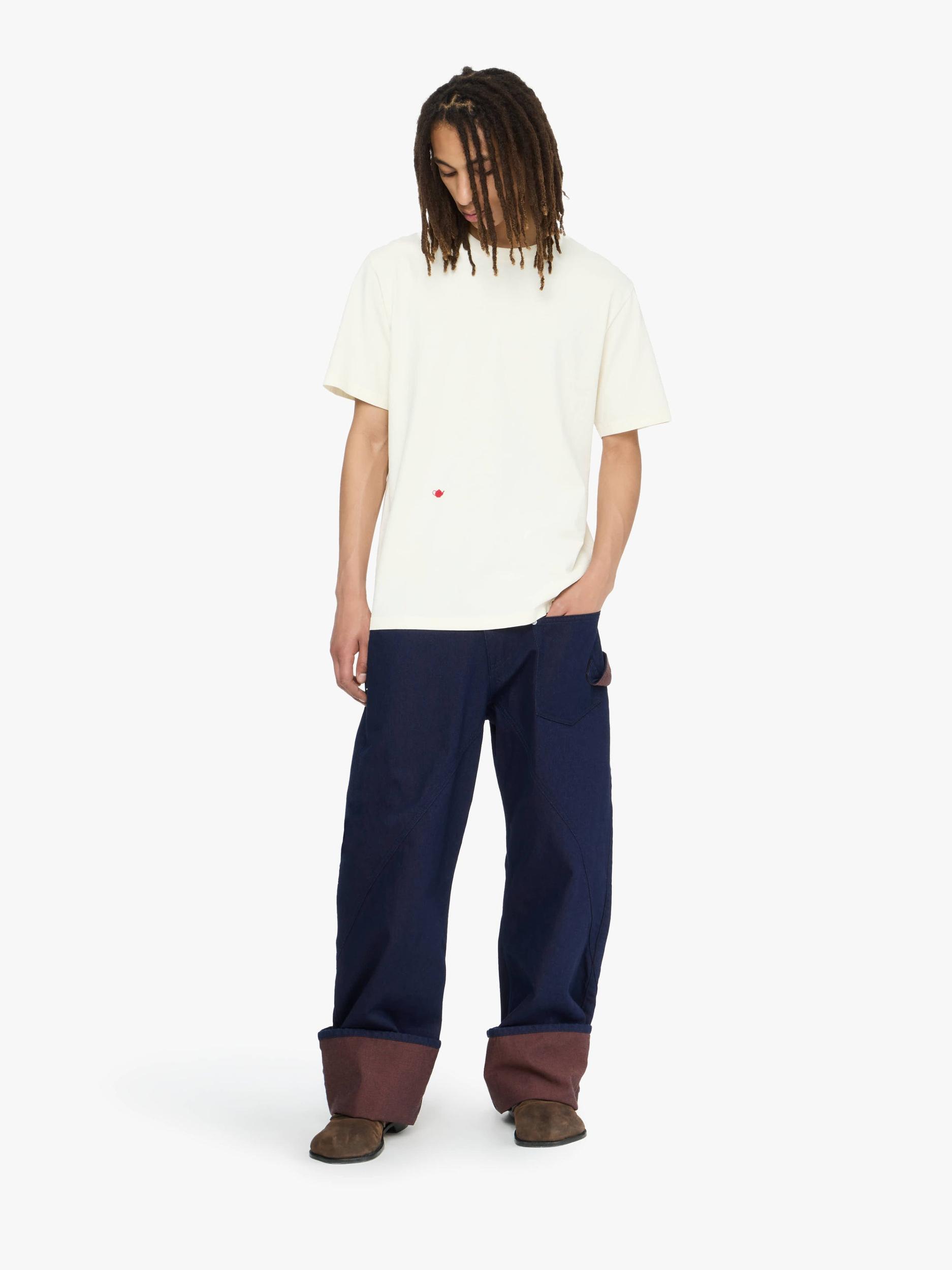 CONTRAST EMBROIDERY T-SHIRT Product Image