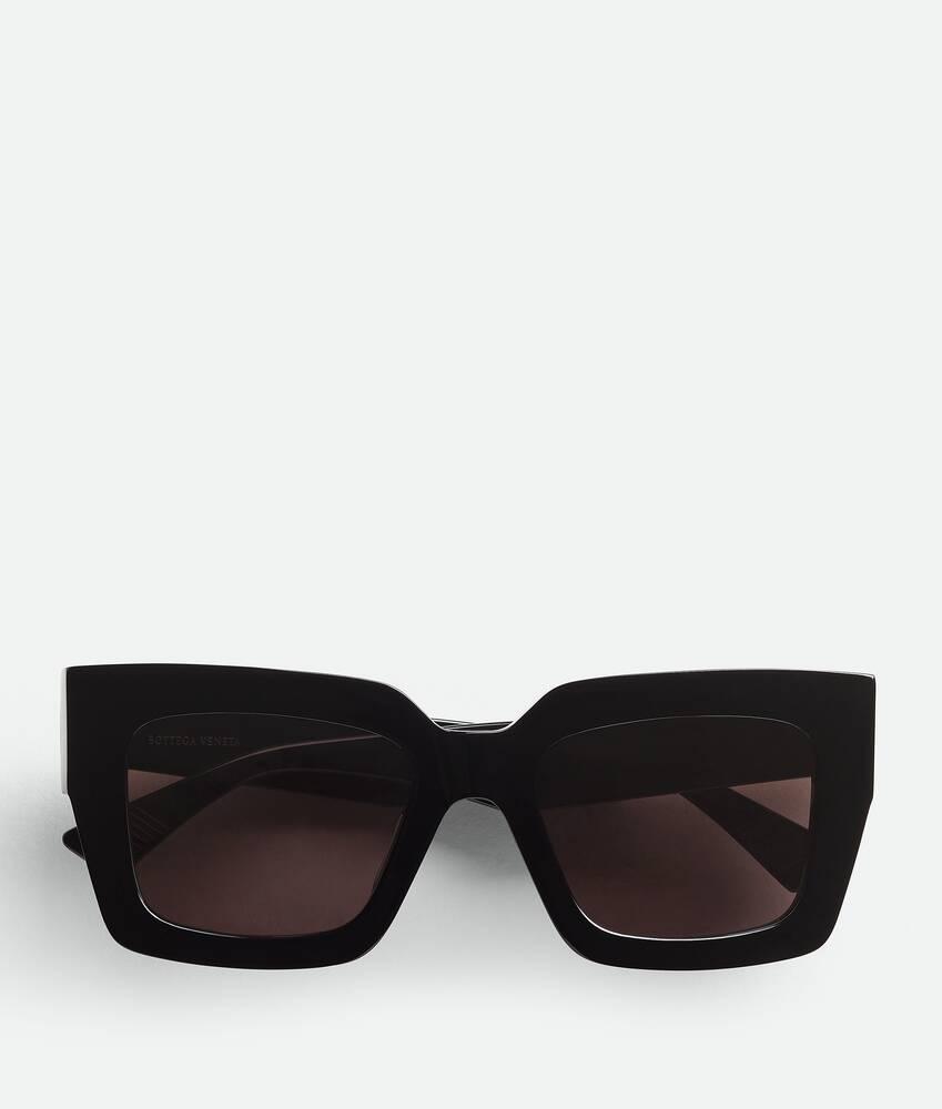 Women's Classic Square Sunglasses in Black / Grey Product Image
