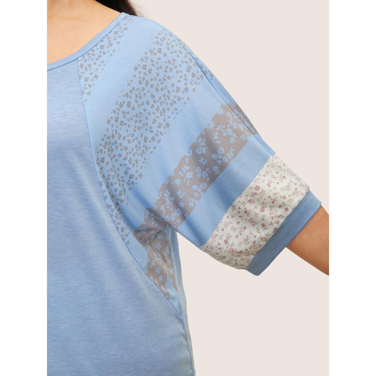 Plus Size Bandana Print Patchwork Raglan Sleeve T-shirt LightBlue Women Casual Contrast Natural Flowers Round Neck Everyday T-shirts BloomChic 28/5X Product Image