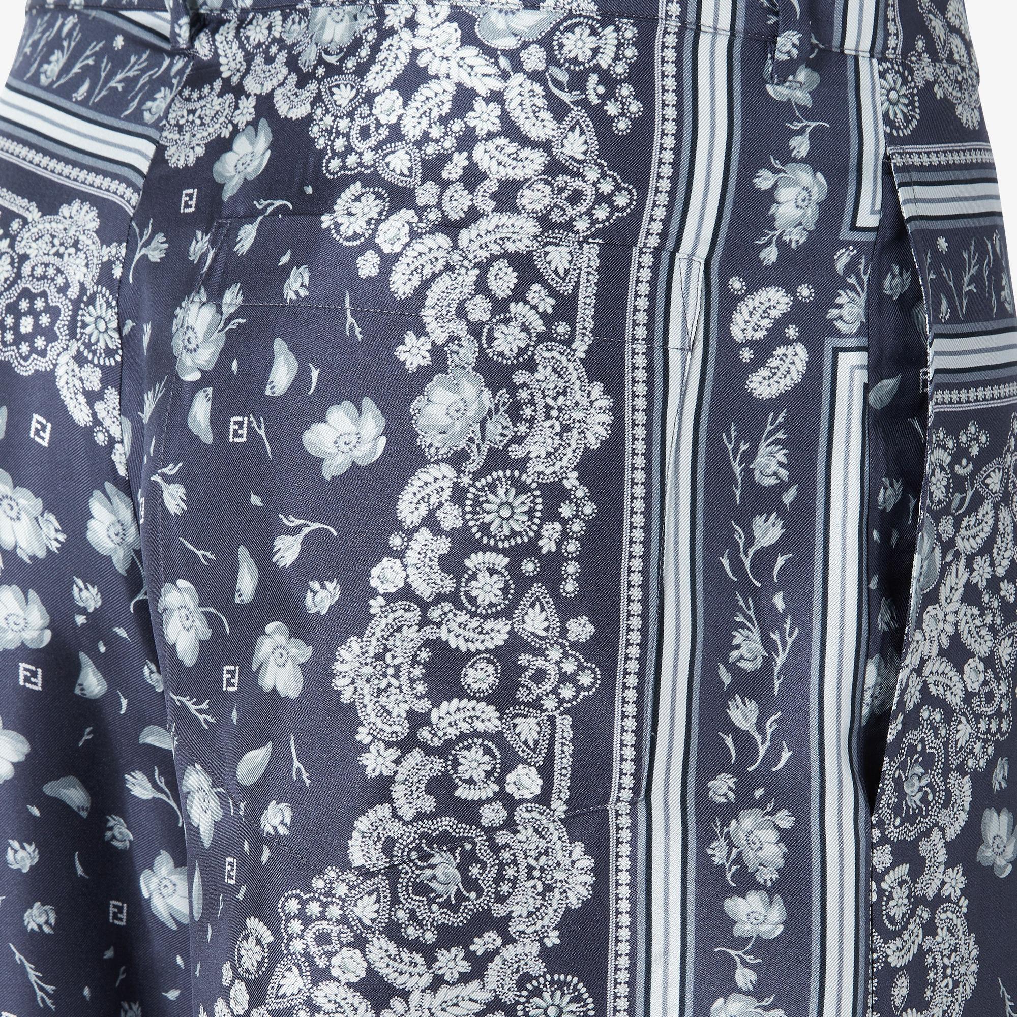 BermudasWhite and blue silk shorts Product Image