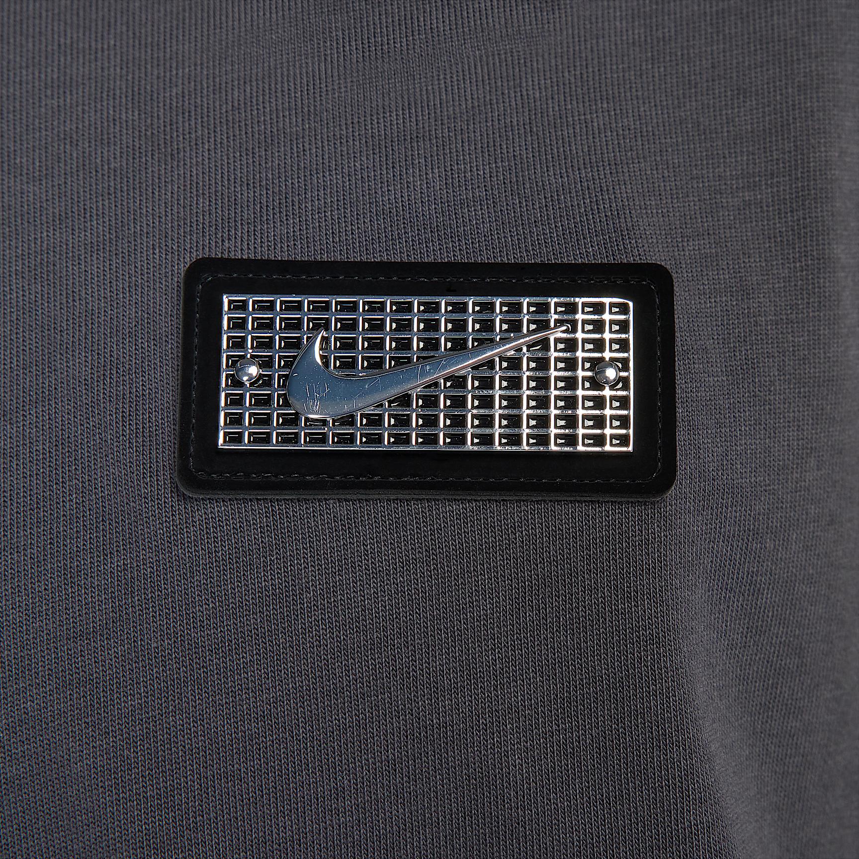 Nike Men's Devin Booker Long-Sleeve Basketball T-Shirt Product Image