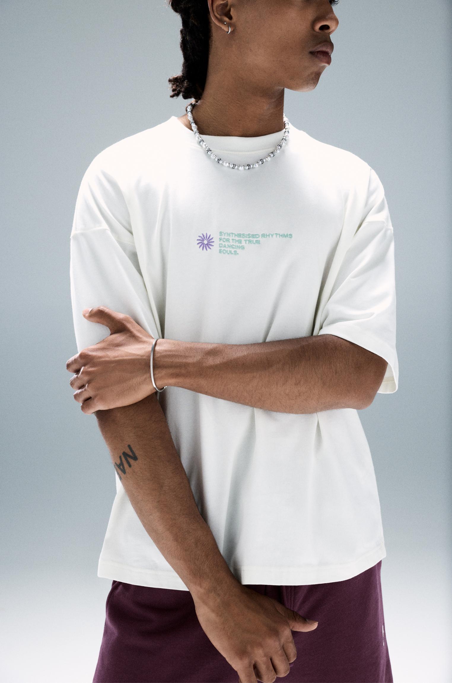 STWD T-shirt with contrast embroidery Product Image