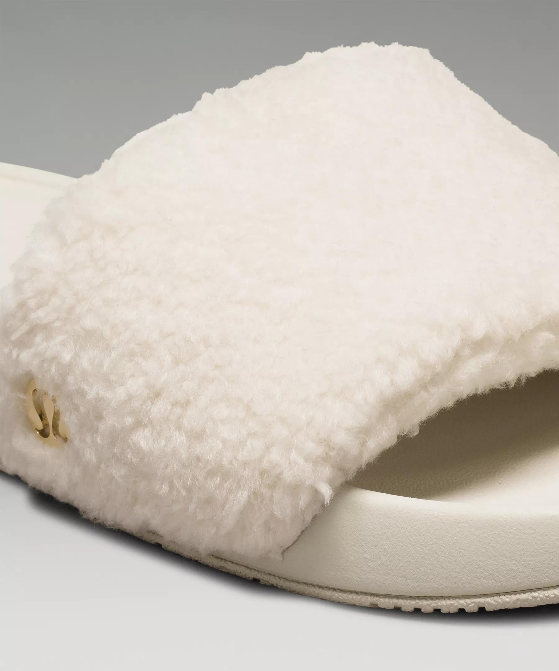 Women's Fleece Restfeel Slide Product Image