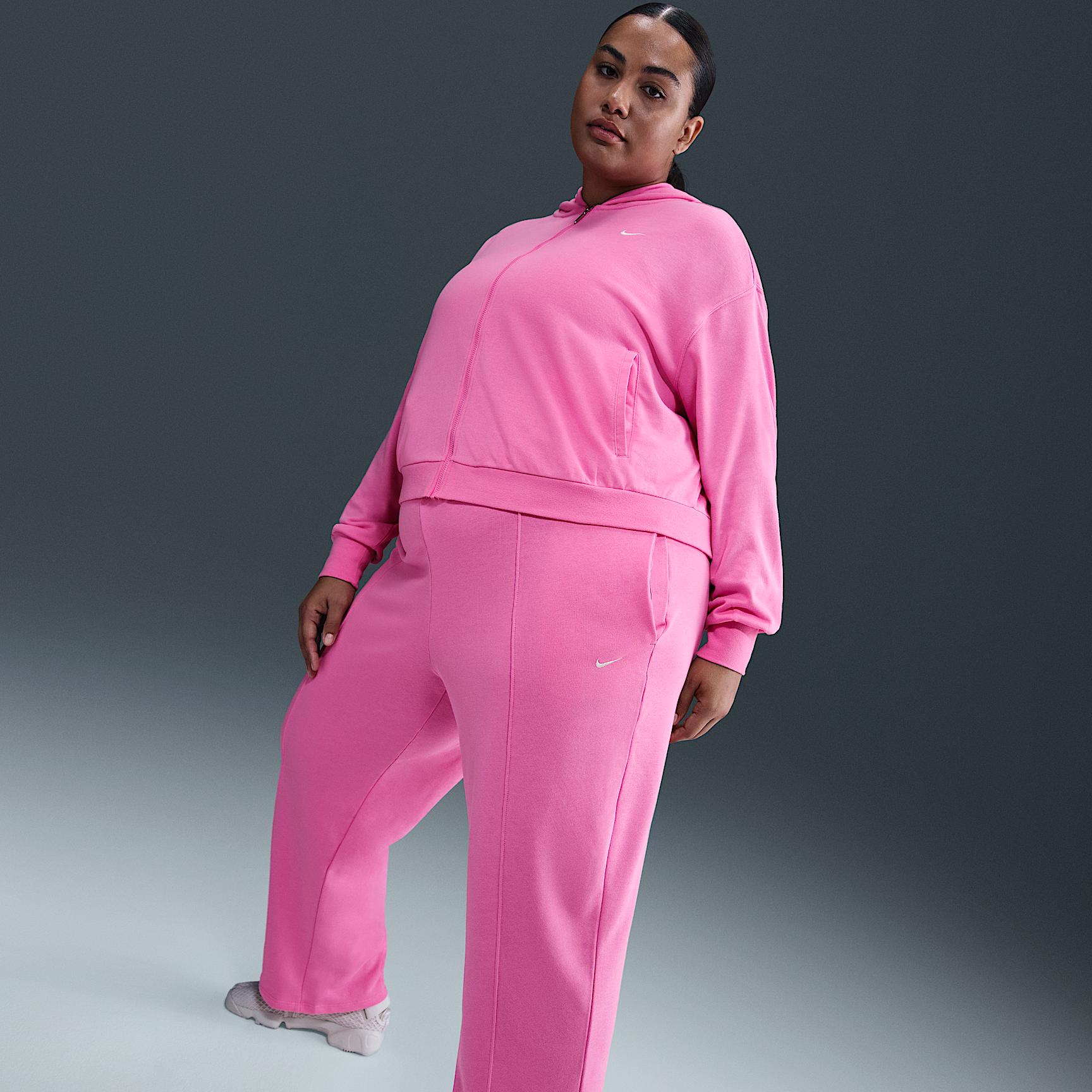 Nike Sportswear Chill Terry Women's Mid-Rise French Terry Open-Hem Sweatpants (Plus Size) Product Image