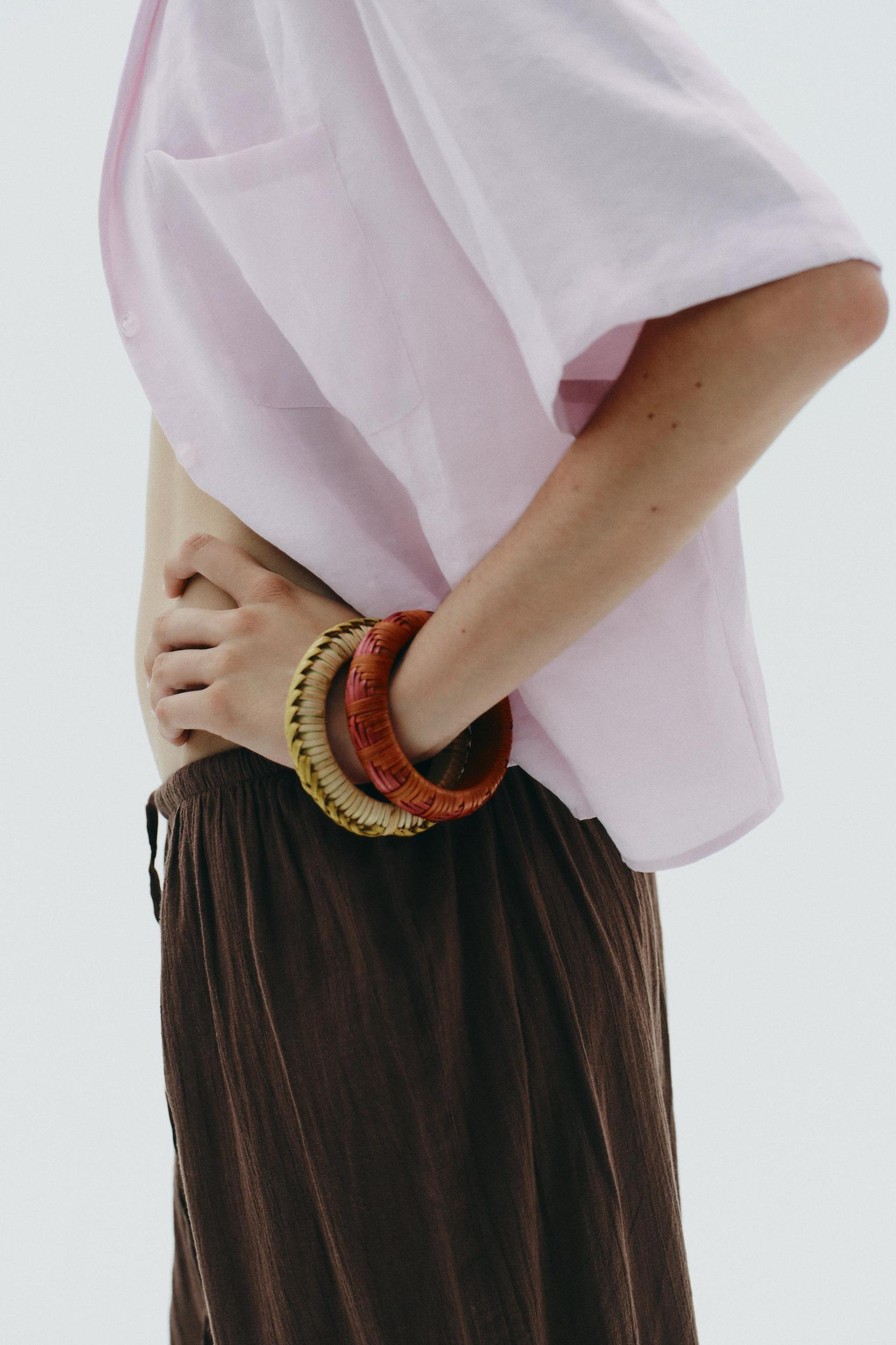 4-PACK OF WOODEN RAFFIA BRACELETS Product Image