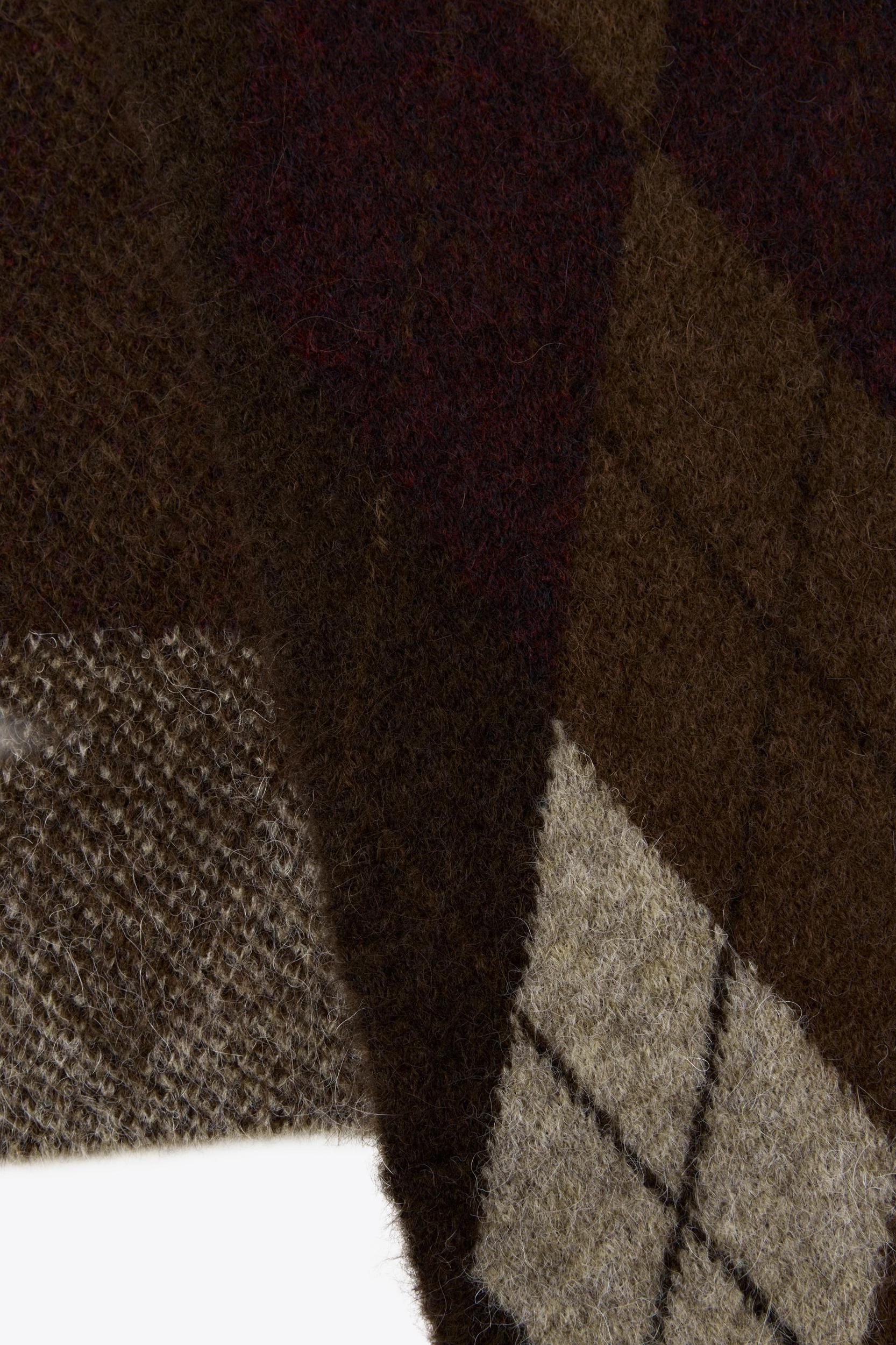 ARGYLE KNIT SCARF Product Image