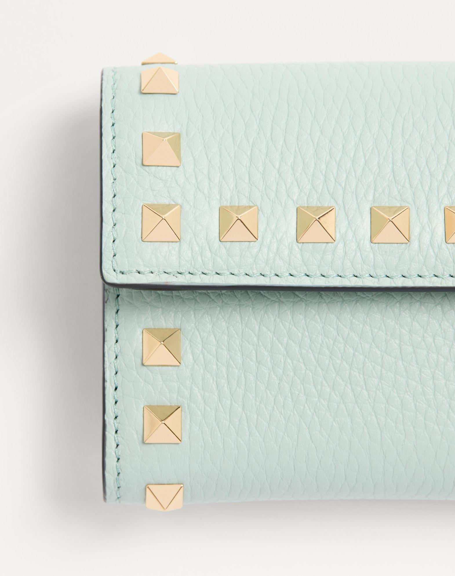 Rockstud Trifold Wallet In Grainy Calfskin Product Image