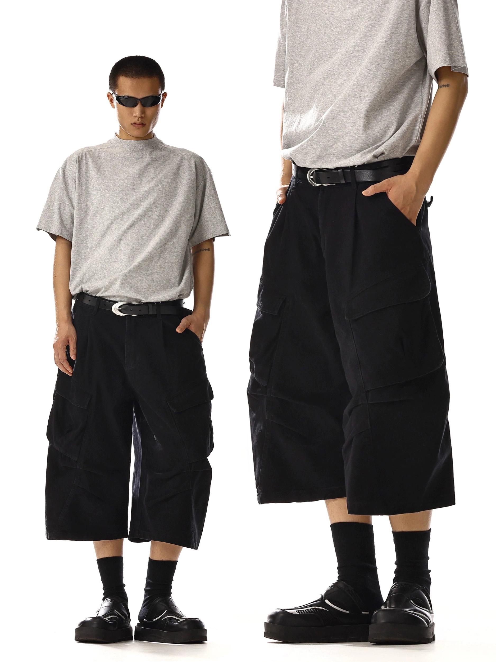 RT No. 18232 CARGO MULTI POCKET SHORTS Product Image