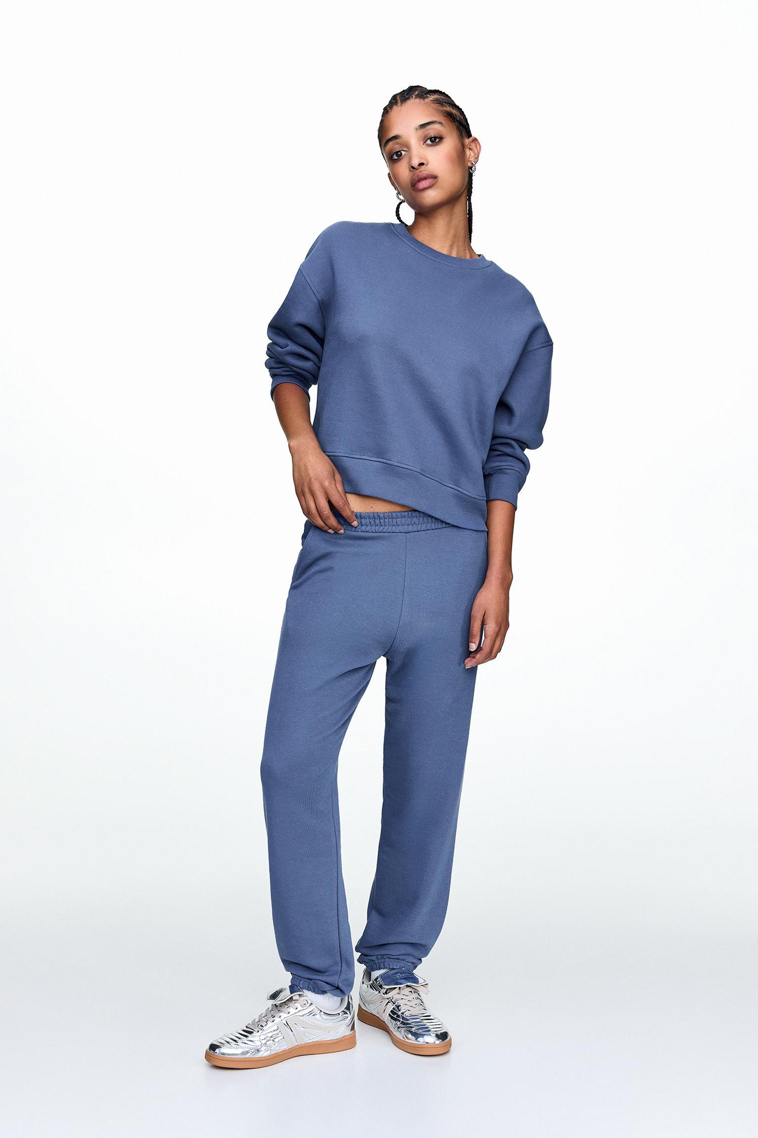 Sweatsuit set with sweatshirt and sweatpants Product Image