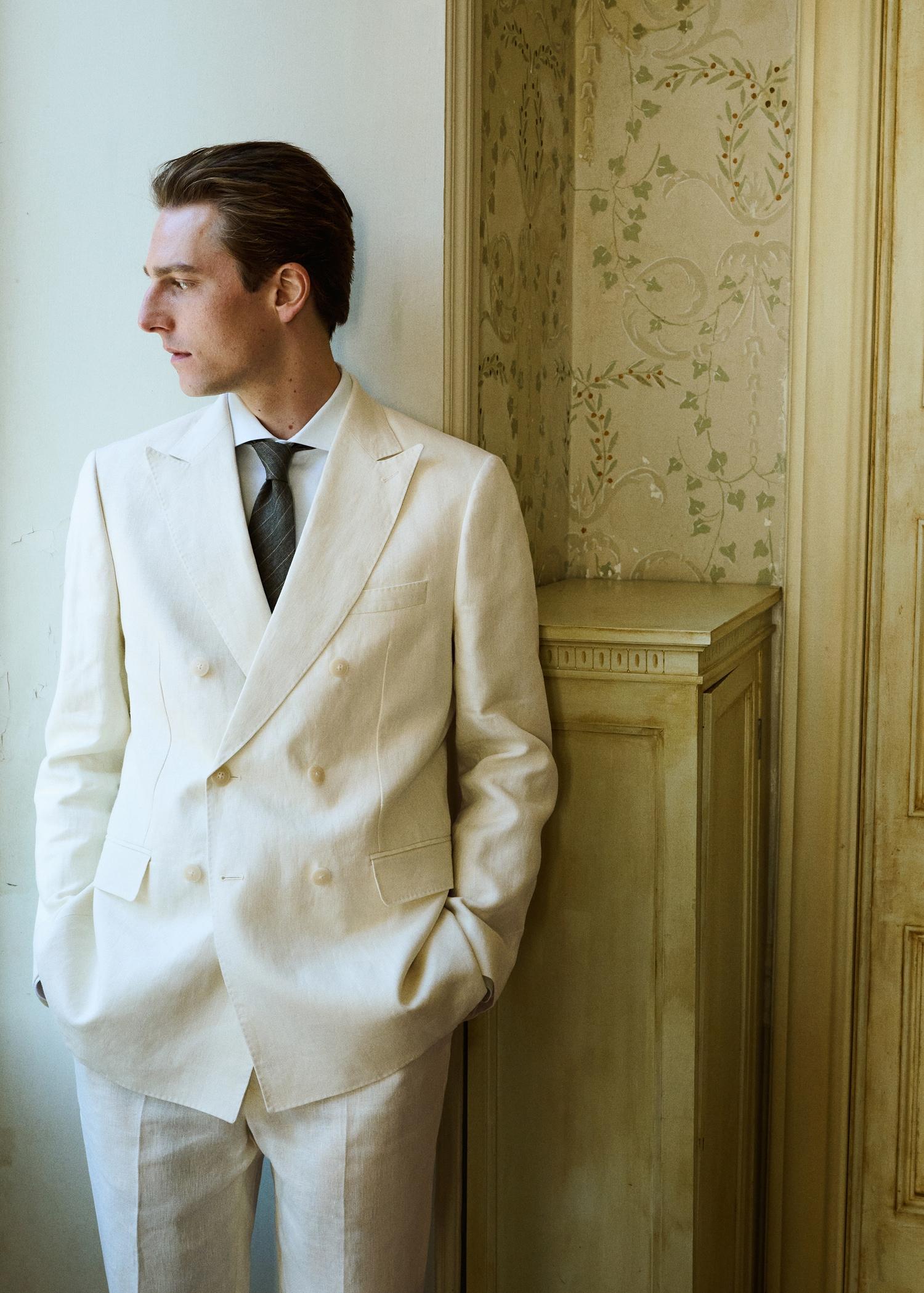 Amalfi 100% linen slim-fit double-breasted suit blazer - Men | MANGO USA Product Image