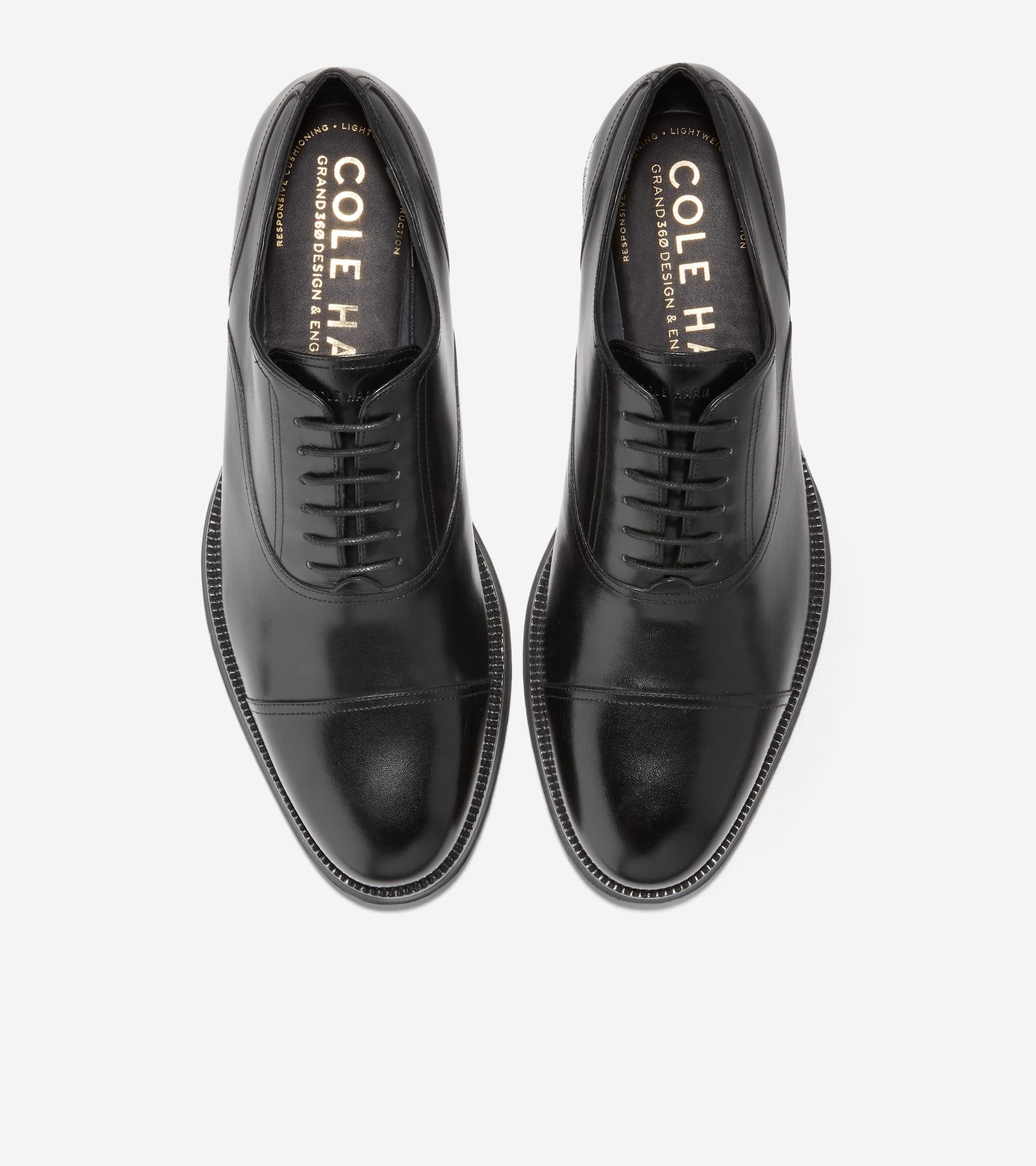 Pebble Traveler Wallet Product Image